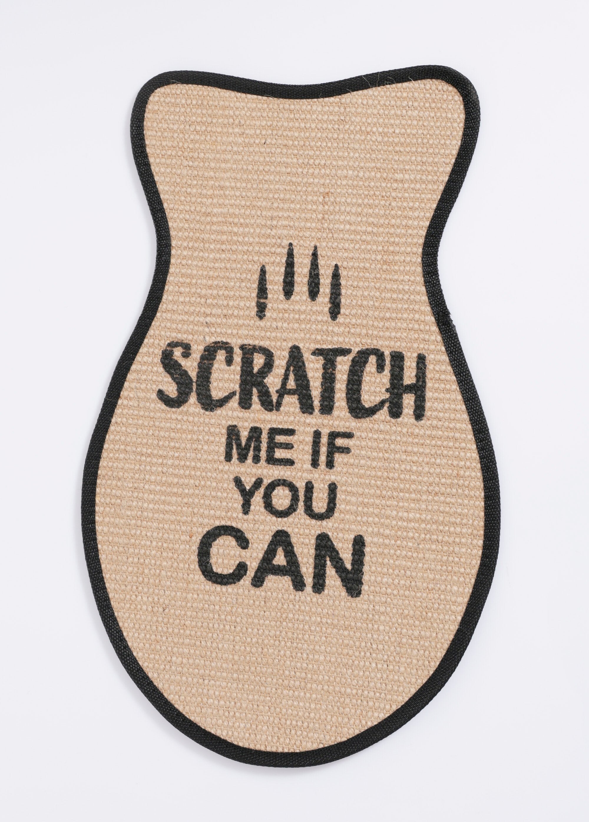 Cat_scratching_post_with_fancy_decoration_Claw_DE1_slim