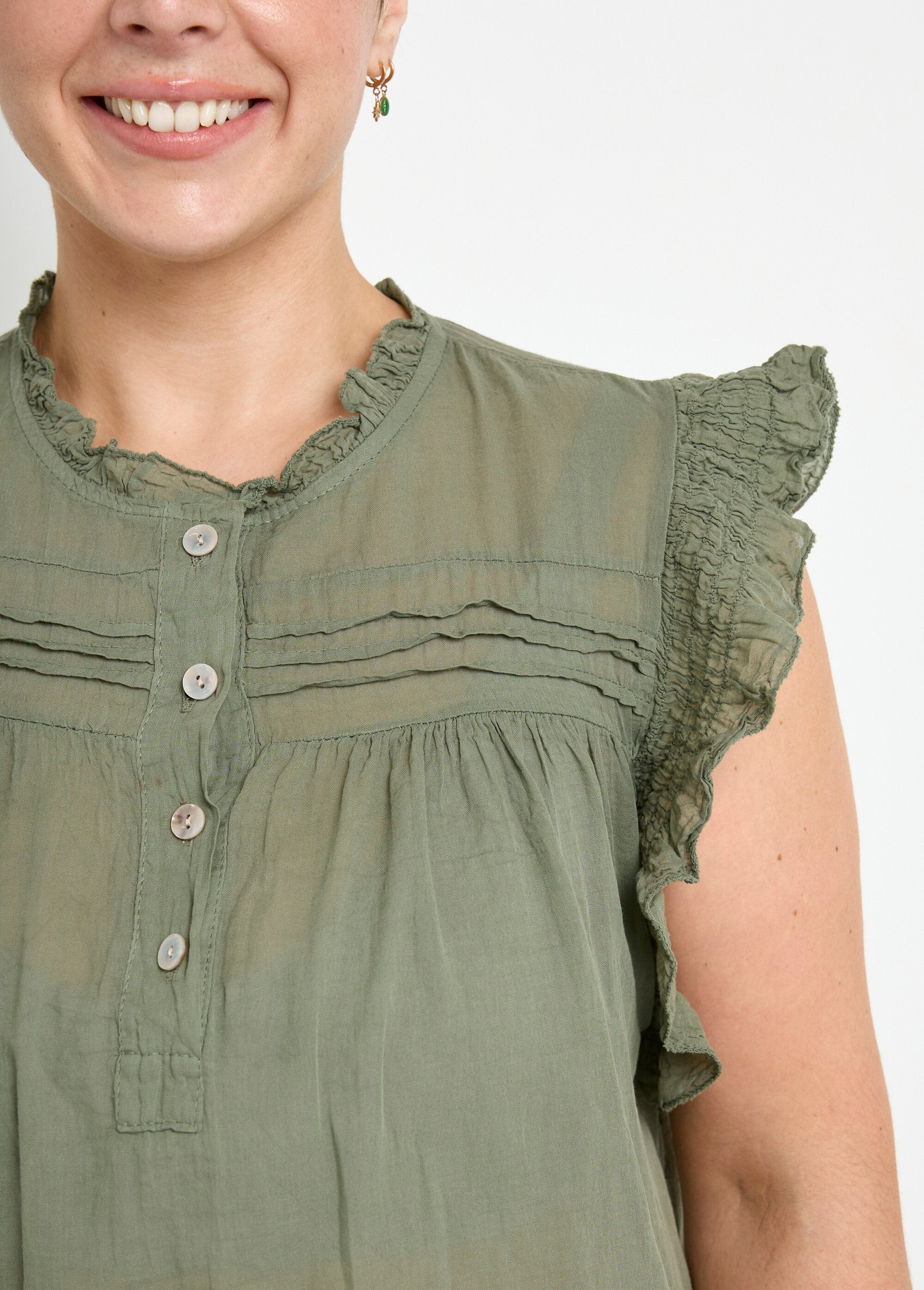 Sleeveless_cotton_voile_blouse_Khaki_DE2_curvy