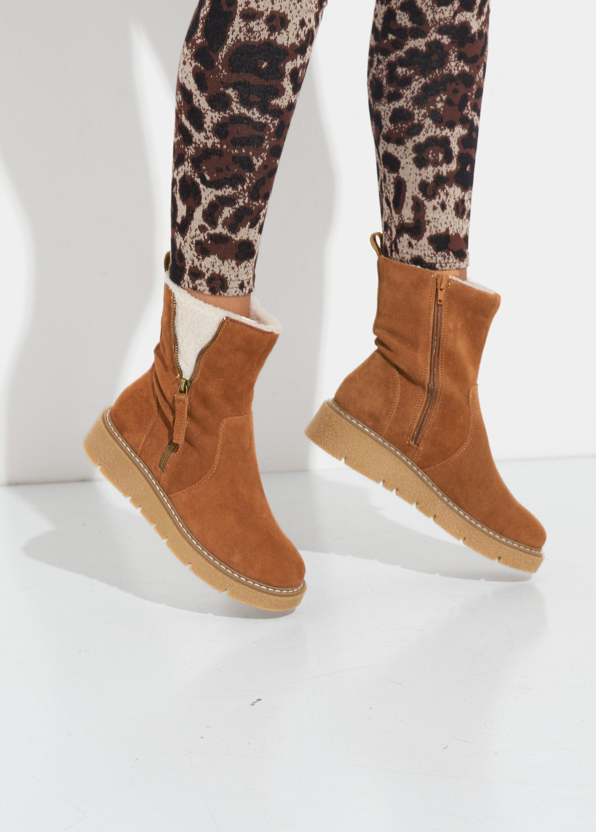 High-top_leather_boots_with_fur_details_camel_SF1_slim