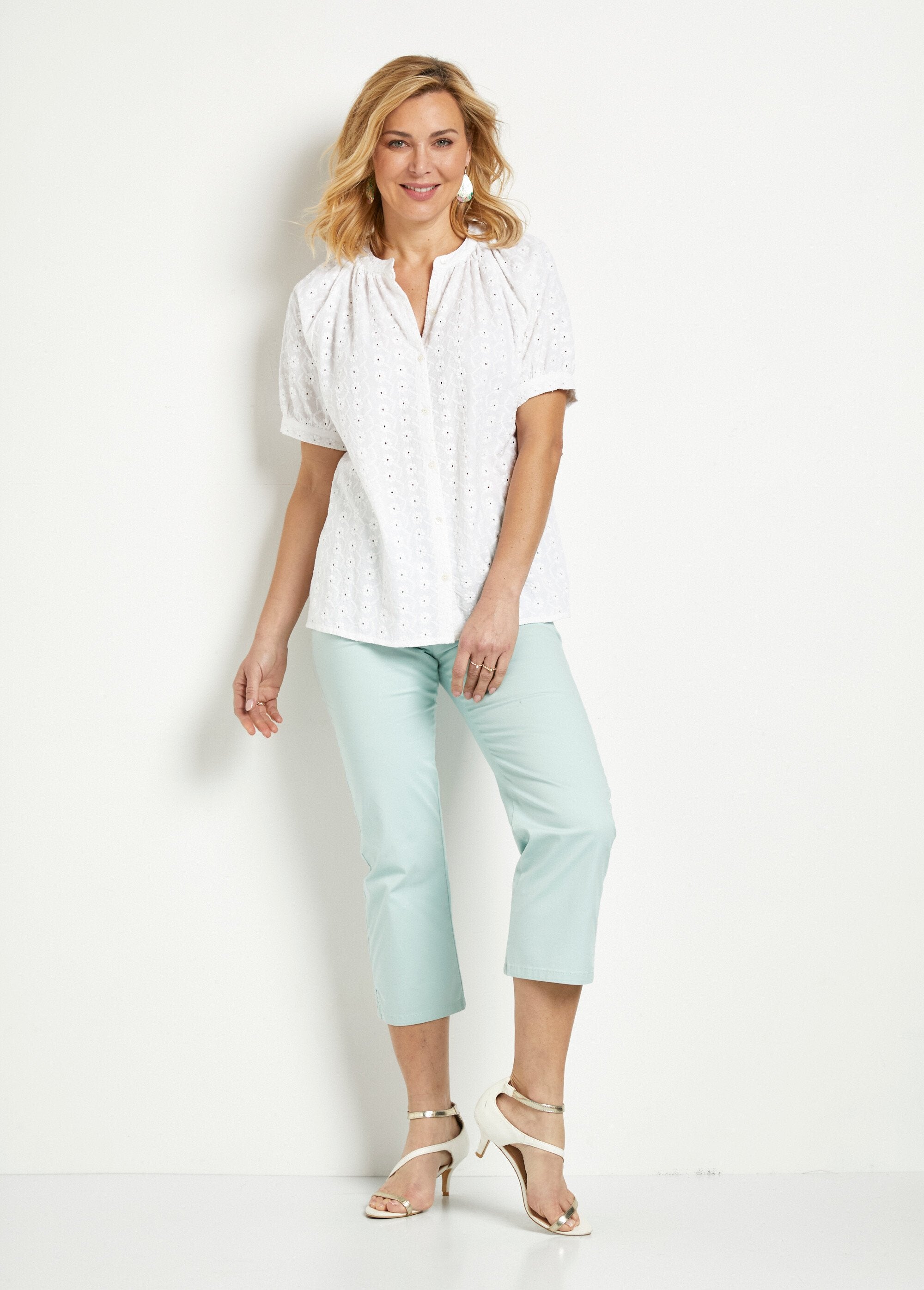 Loose-fitting_embroidered_cotton_blouse_without_collar_White_SF1_slim