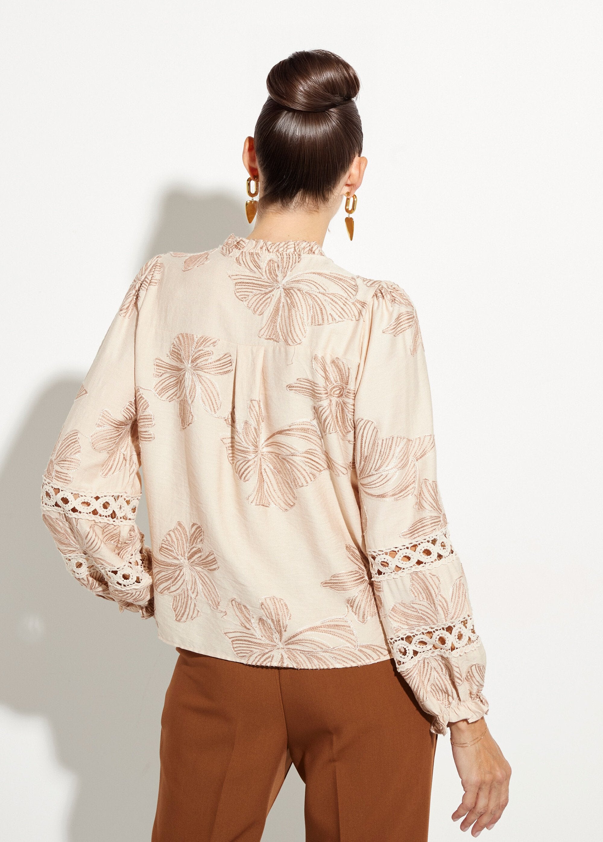 Buttoned_blouse_with_embroidery_and_guipure_Beige_DO1_slim