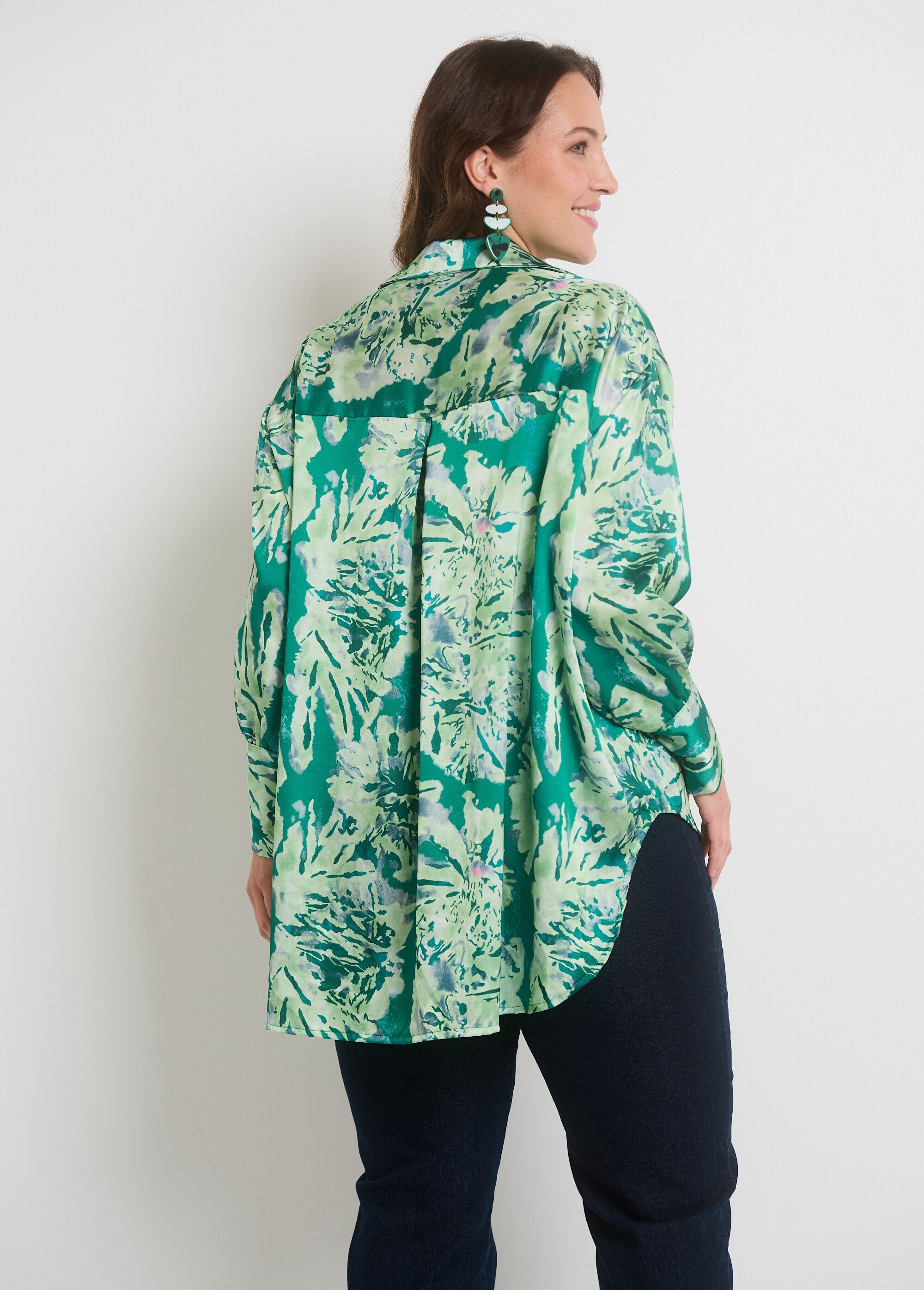 Watercolor_satin_blouse_with_long_sleeves_Green_DO1_curvy