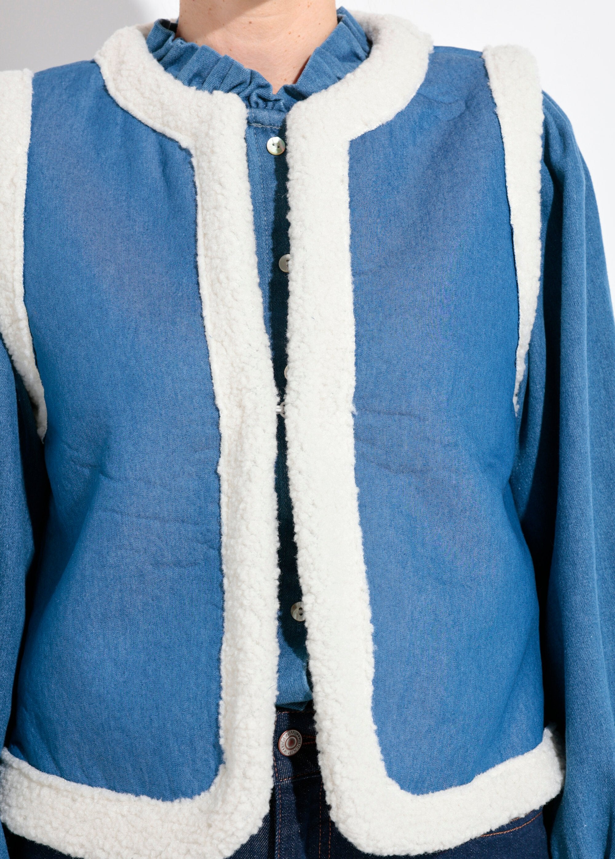 Denim_shepherd's_vest_in_sheepskin_style_Blue_DE1_slim