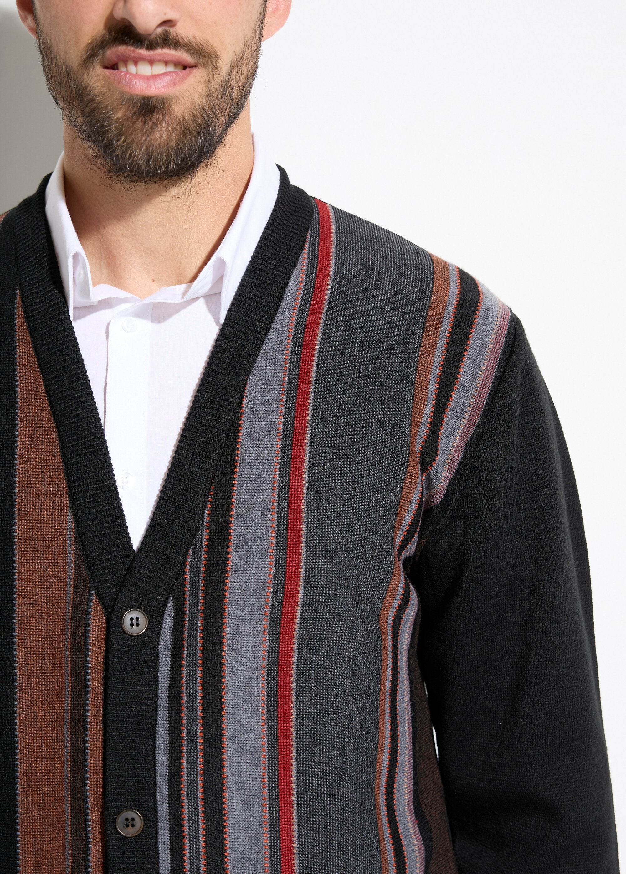 V-neck_buttoned_cardigan_with_jacquard_wool_stripes_Black_DE1_slim