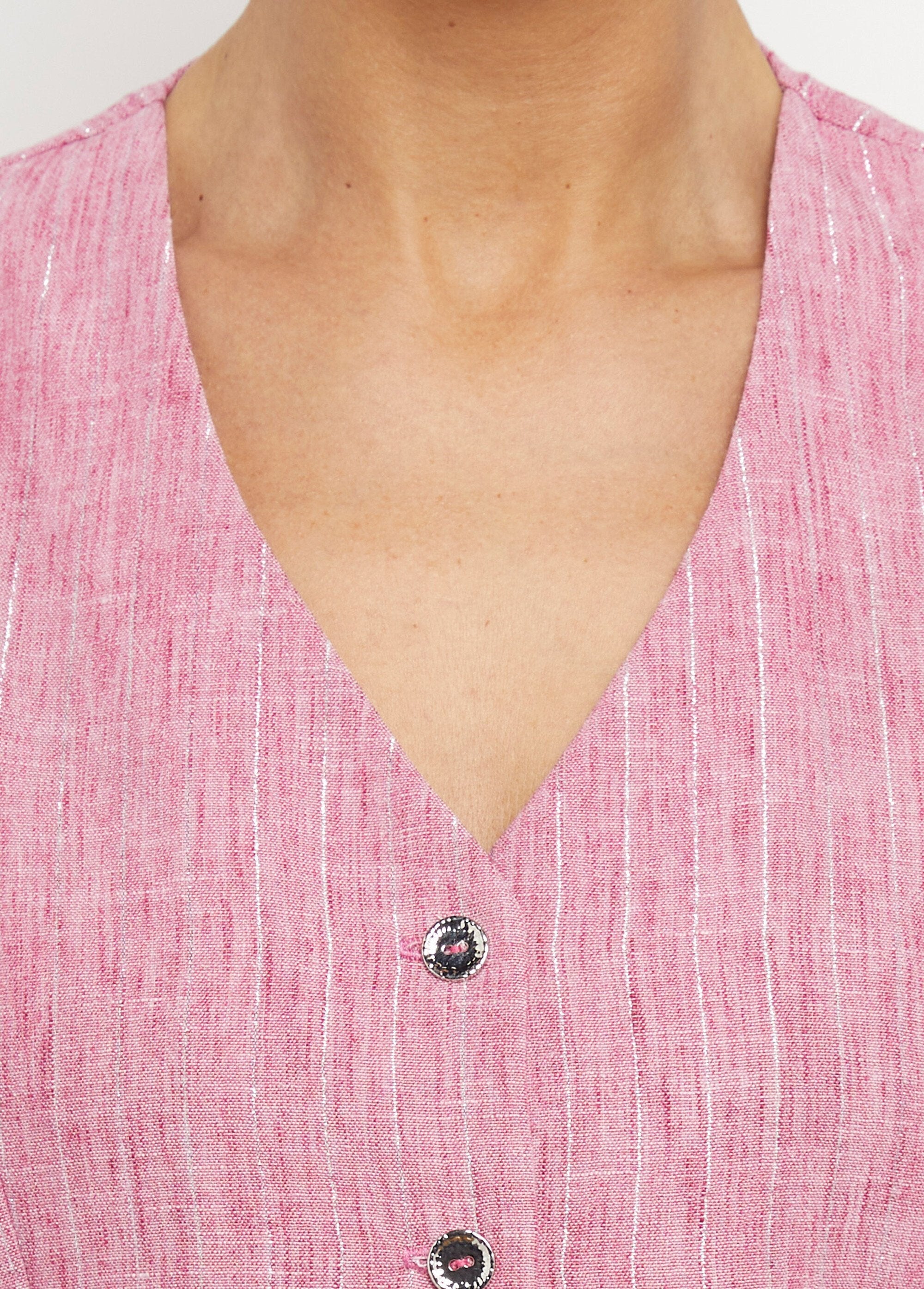 Striped_suit_vest_with_an_irregular_appearance_Raspberry_DE1_slim