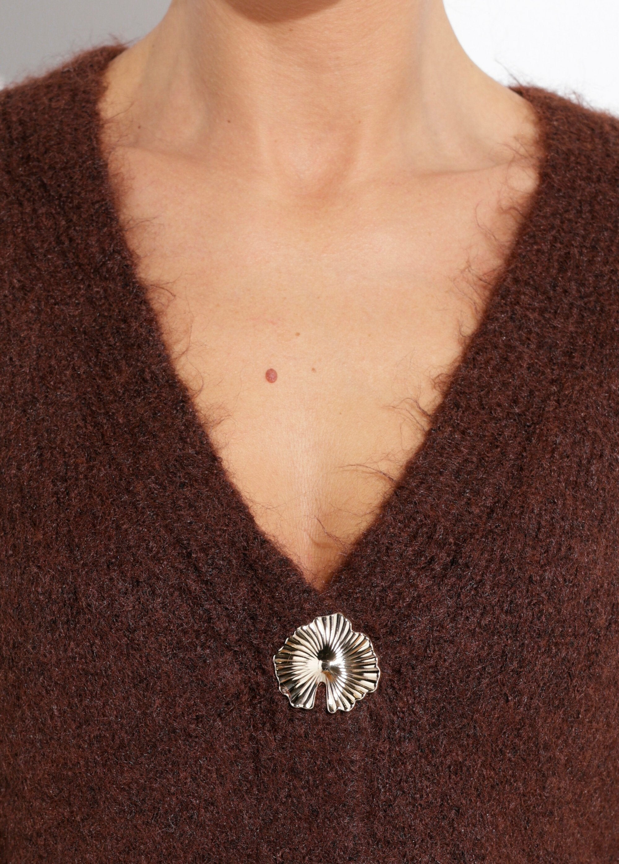 Soft_knit_vest_with_jeweled_buttons_Brown__DE1_slim