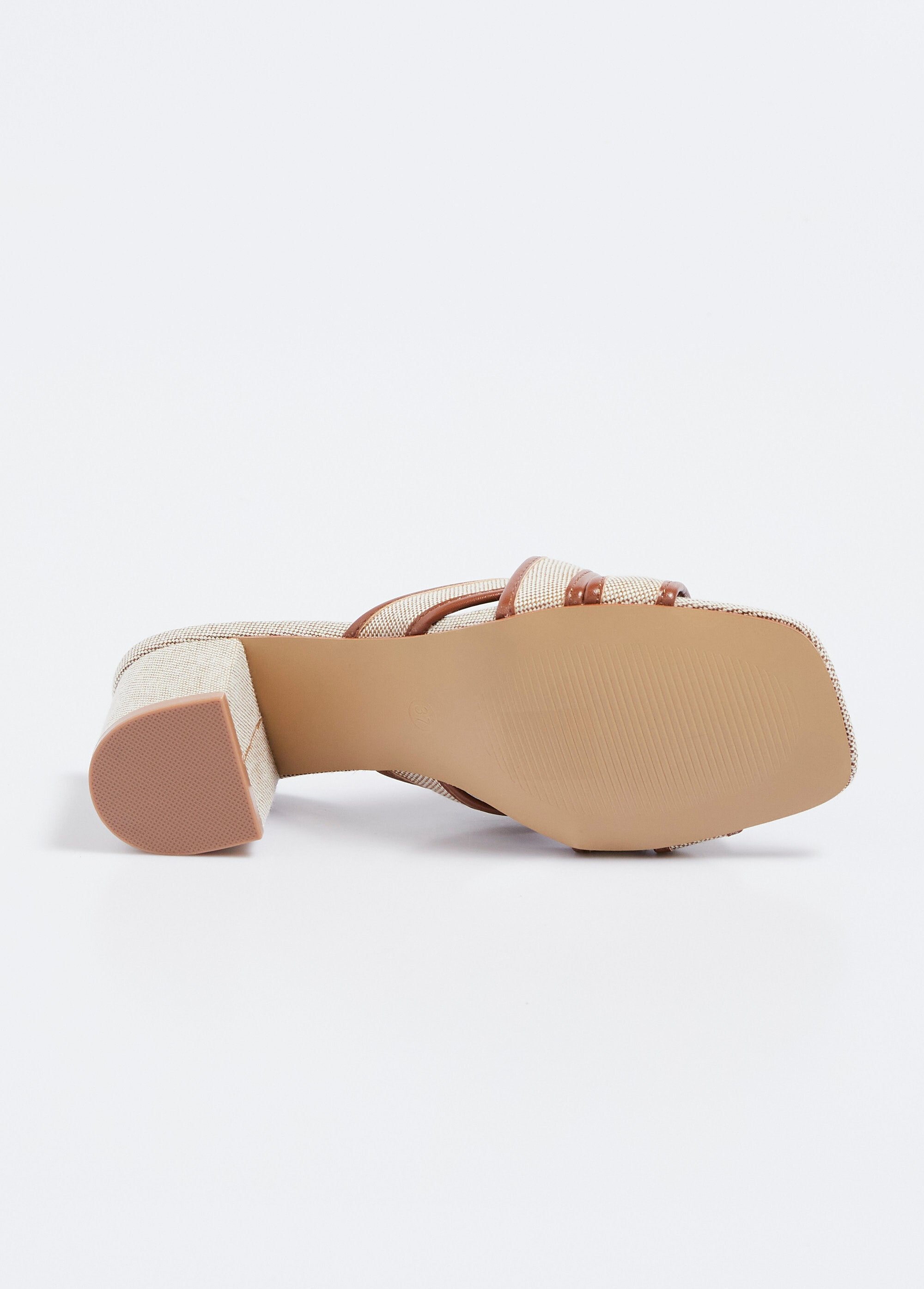 Textile_heeled_mules_with_graphic_effect_camel_UN1_slim