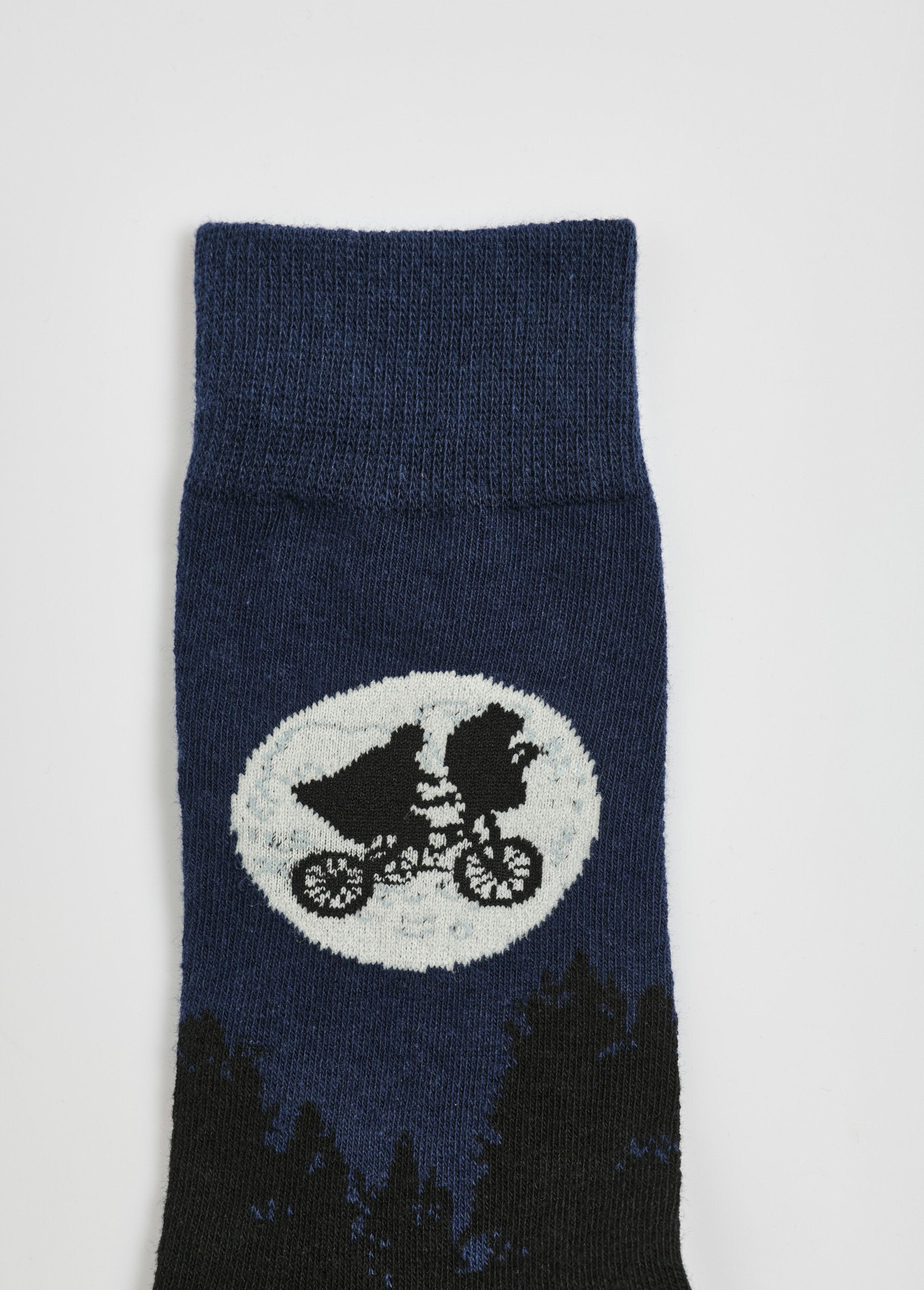 Pair_of_ET_license_socks_Blue_and_black_DE2_slim