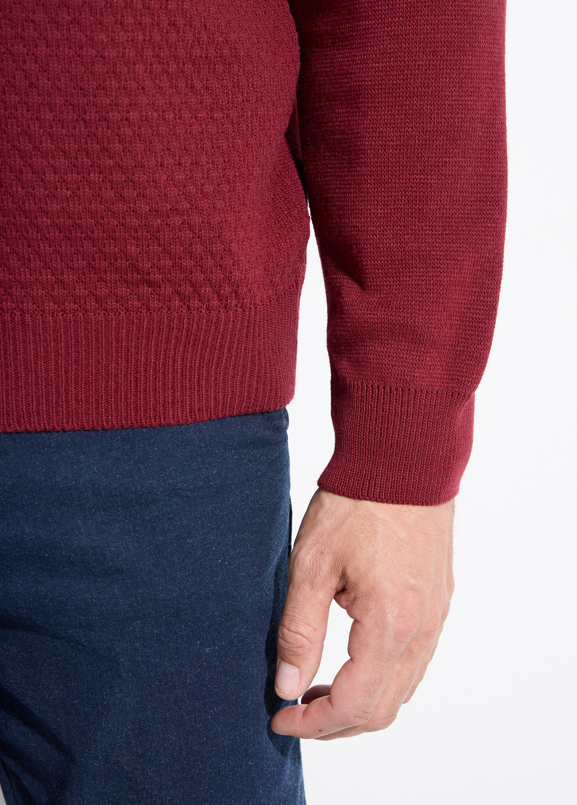 Fancy_knit_wool_sweater_with_V-neck_and_long_sleeves_Bordeaux_DE2_slim