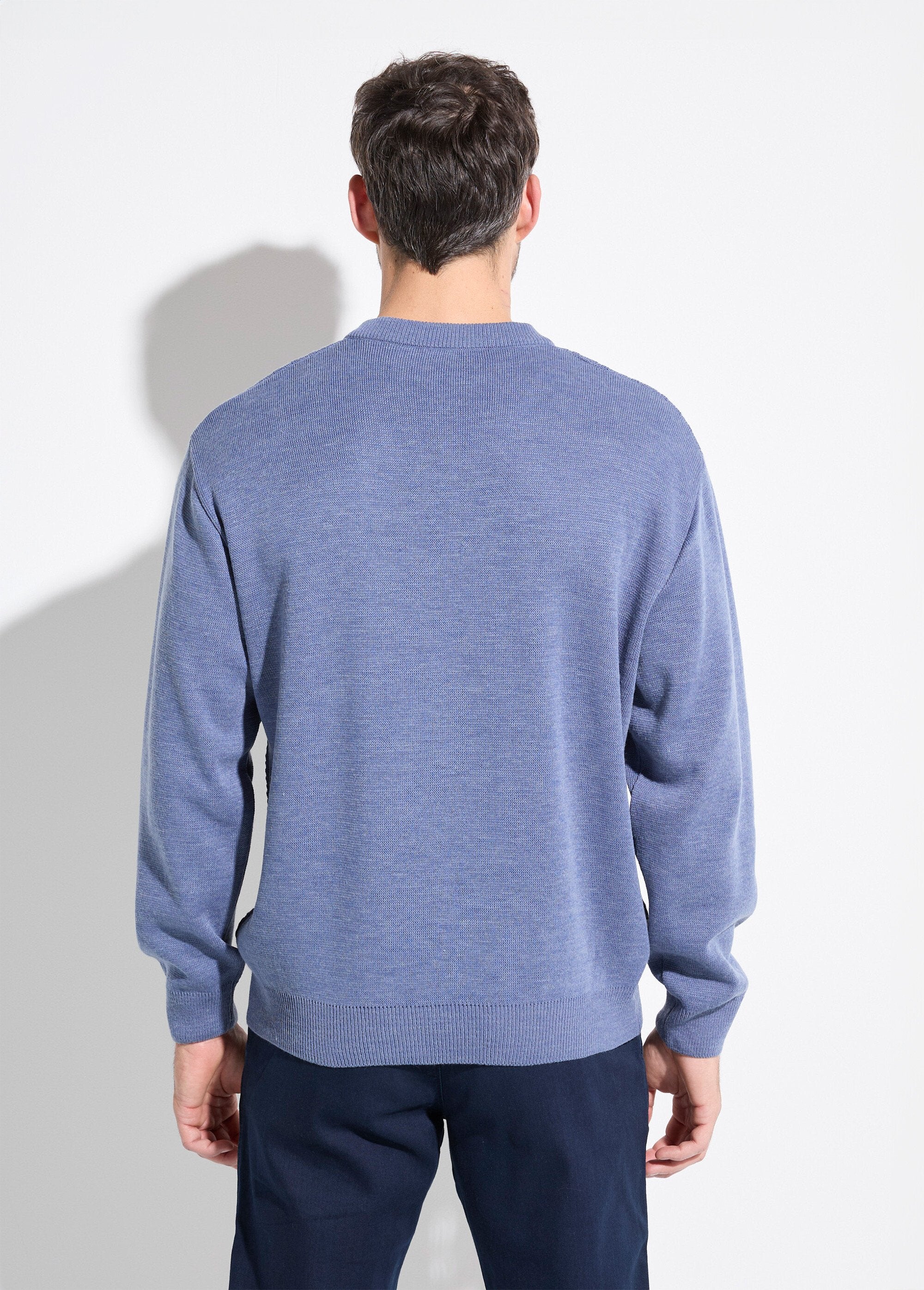 Fancy_knit_wool_sweater_with_V-neck_and_long_sleeves_Blue_DO1_slim