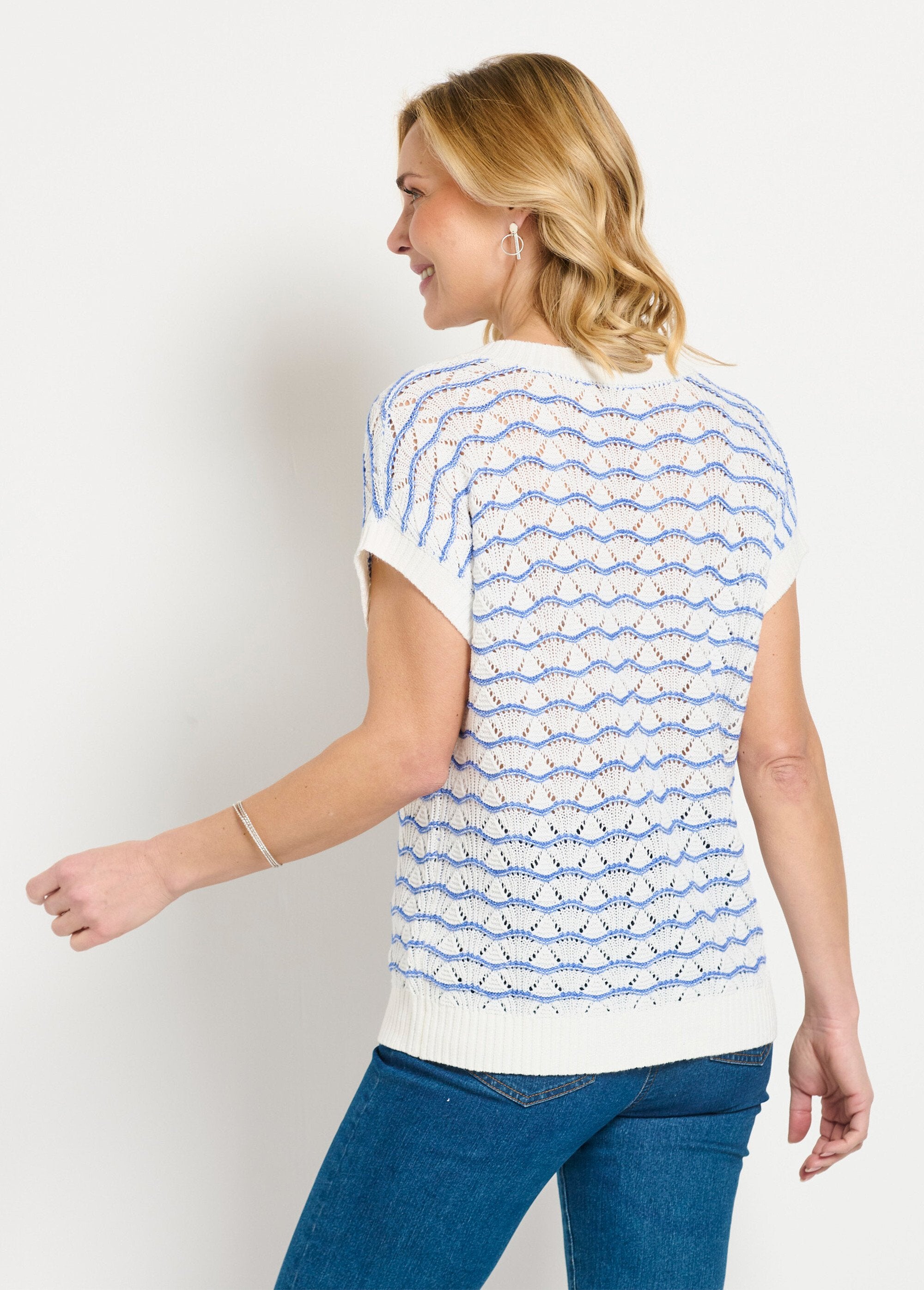 Two-tone_openwork_V-neck_sleeveless_sweater_Ecru_and_blue_DO1_slim