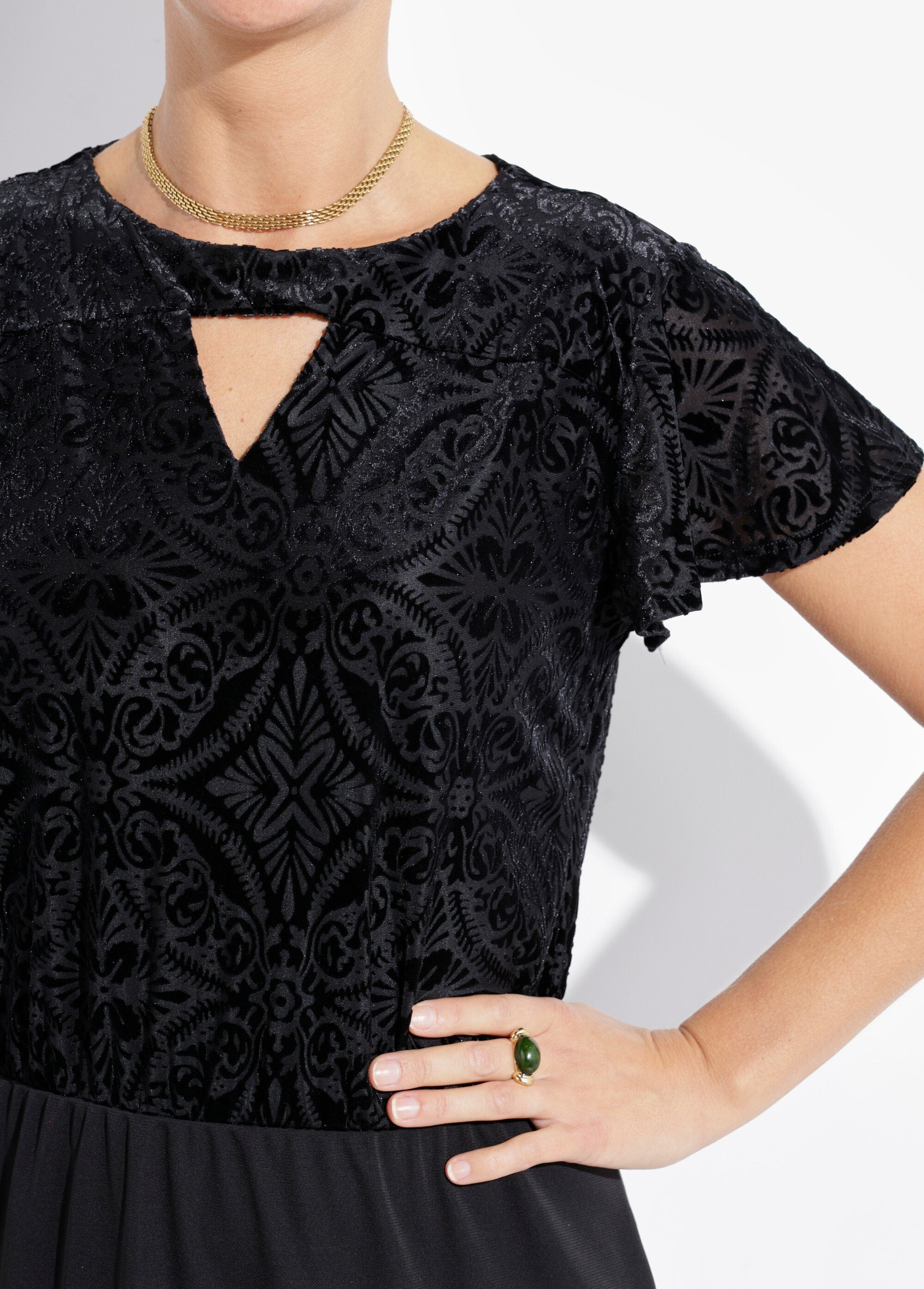 Chic_straight_dress_in_devoré_velvet_and_knit_Black_DE1_slim