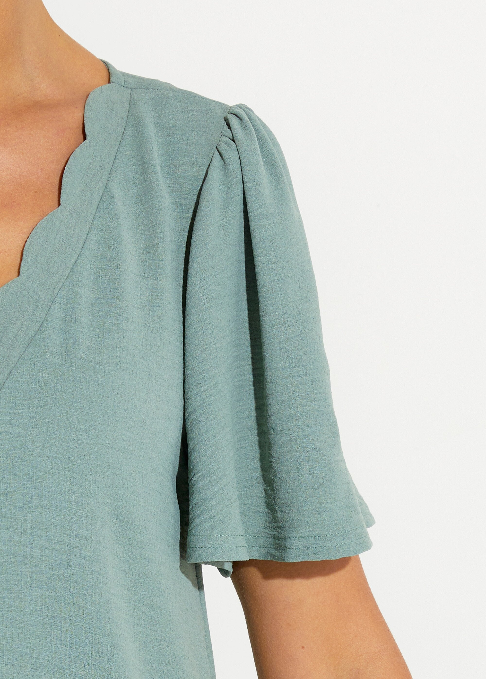 Short_straight_dress_with_scalloped_V-neck_Sage_green_DE2_slim