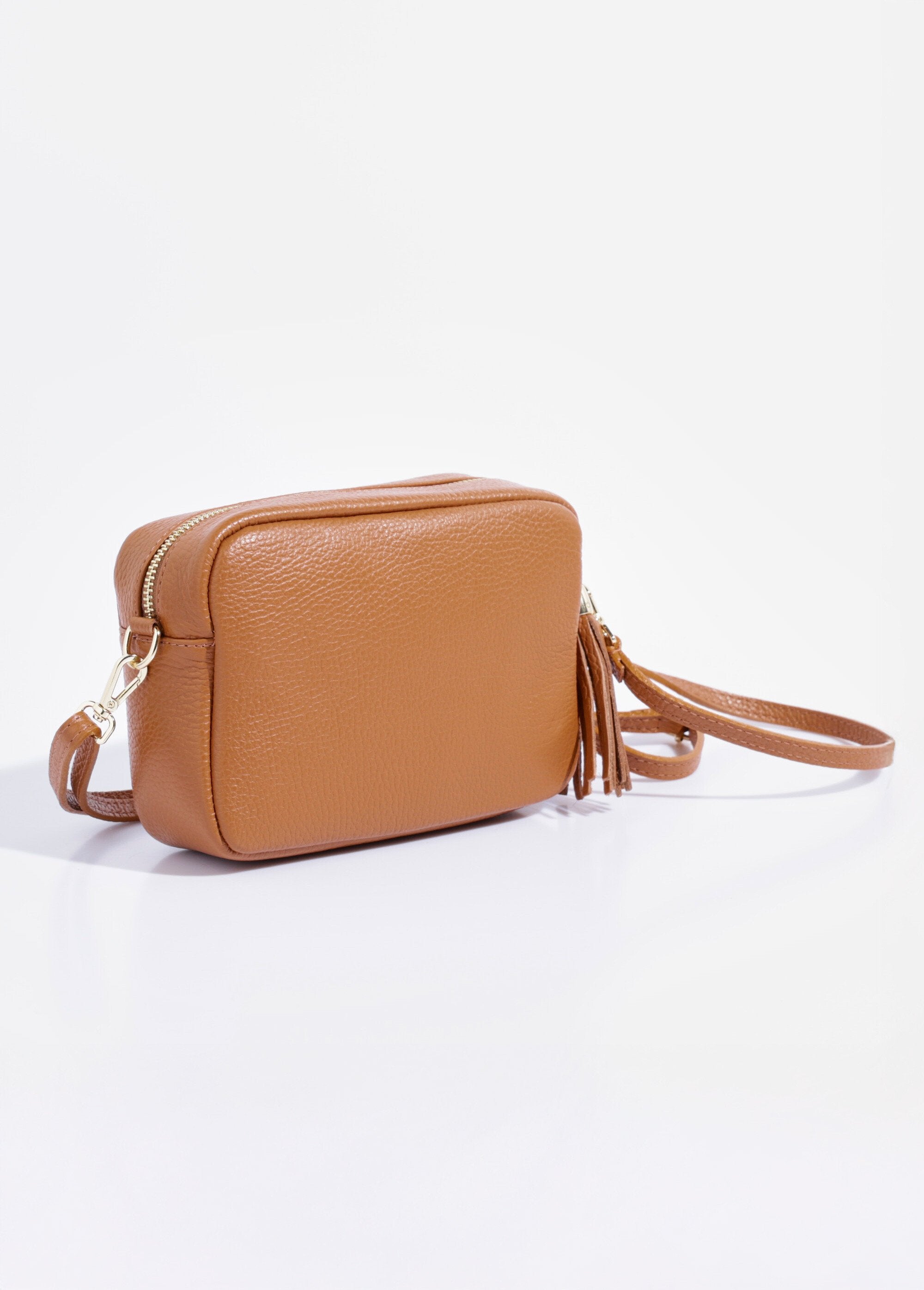 Rectangular_grained_leather_shoulder_bag_camel_DO1_slim