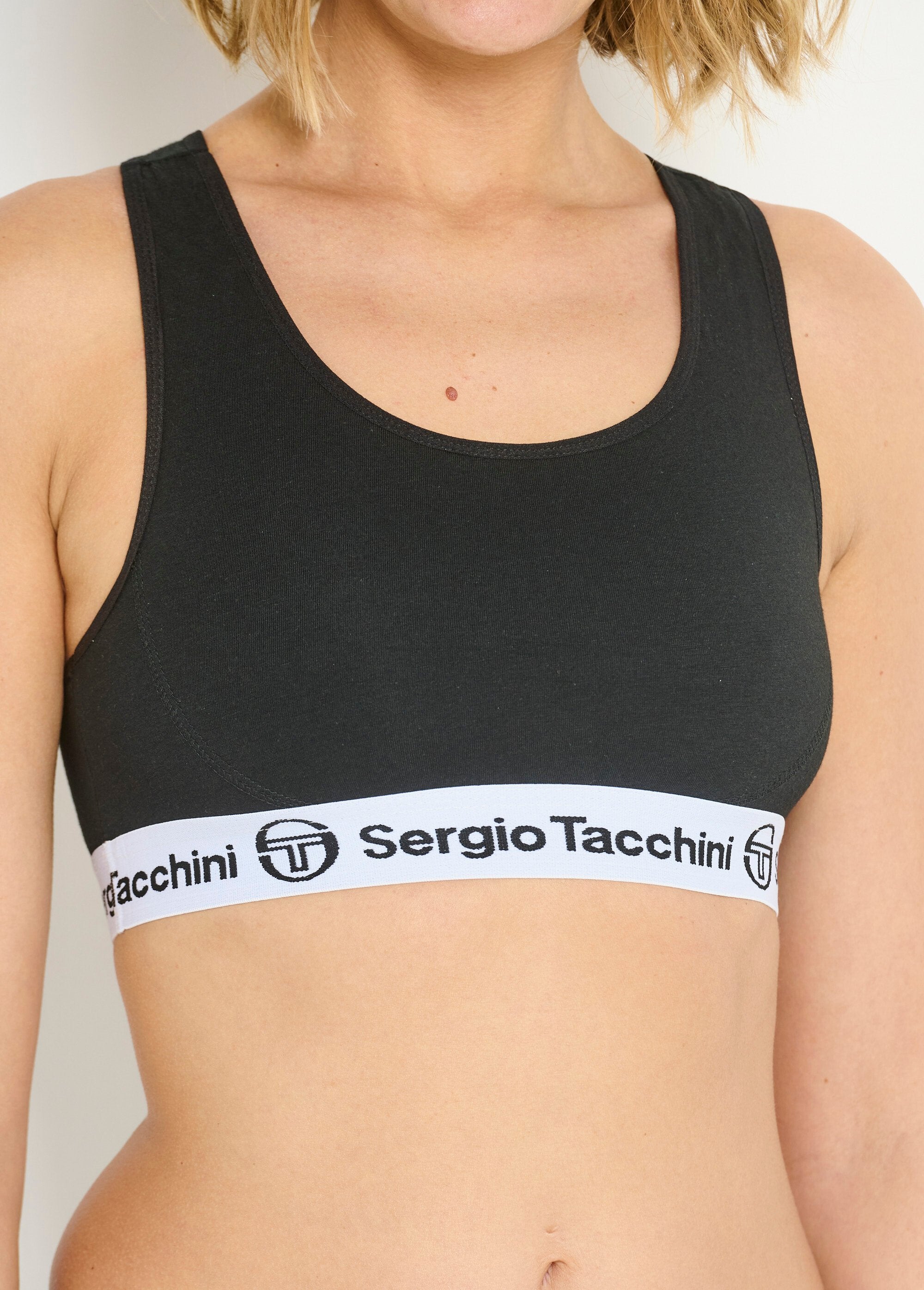 Racerback_sports_bra_Black_DE1_slim
