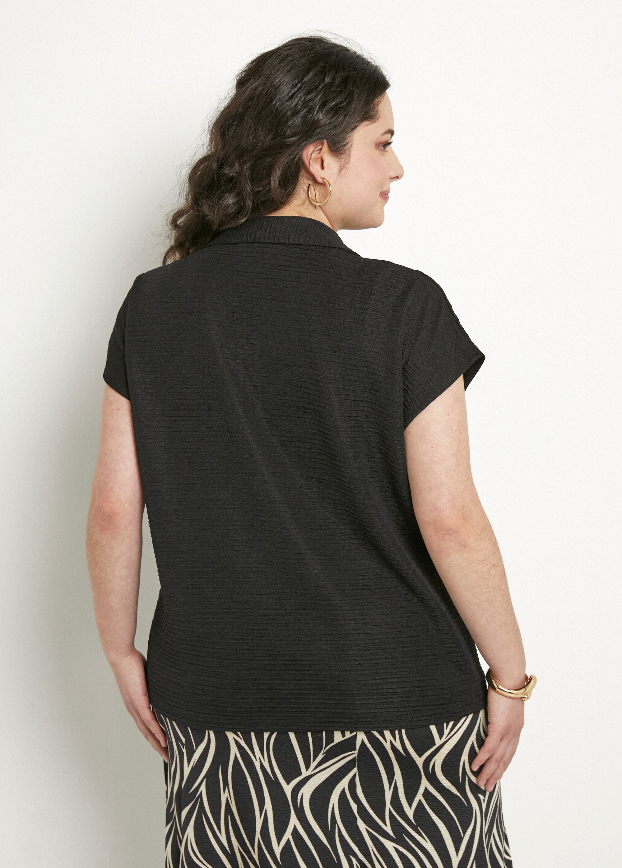 Plain_short_sleeve_shirt_collar_t-shirt_Black_DO1_curvy