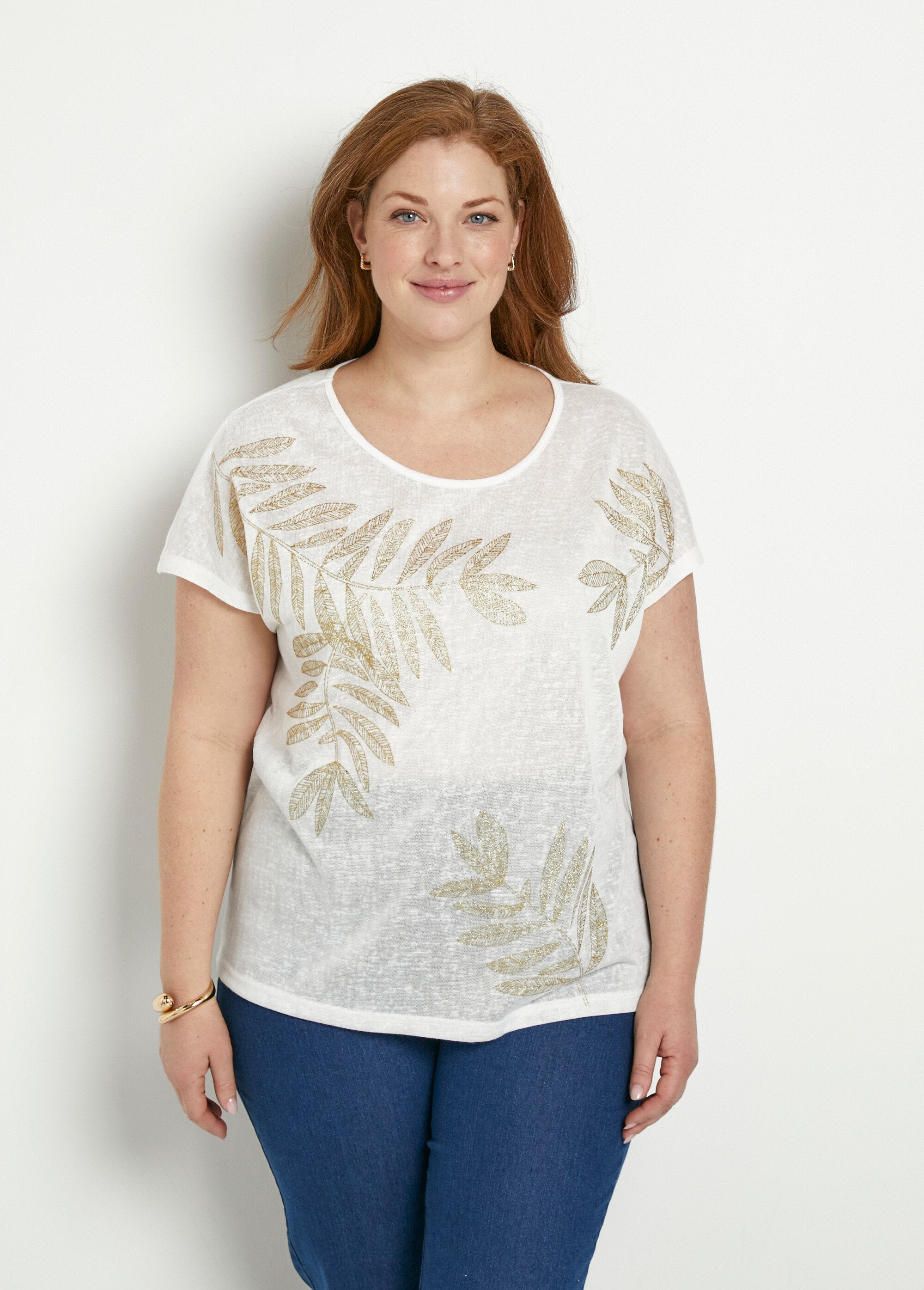 Round_neck_t-shirt_with_slub_knit_and_gold_pattern_White_FA1_curvy