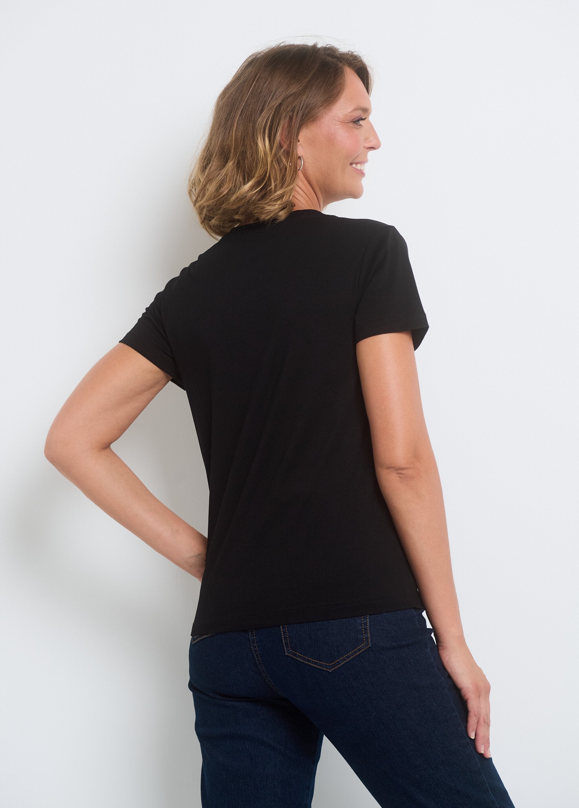 Short-sleeved_V-neck_T-shirt_with_message_Black_DO1_slim