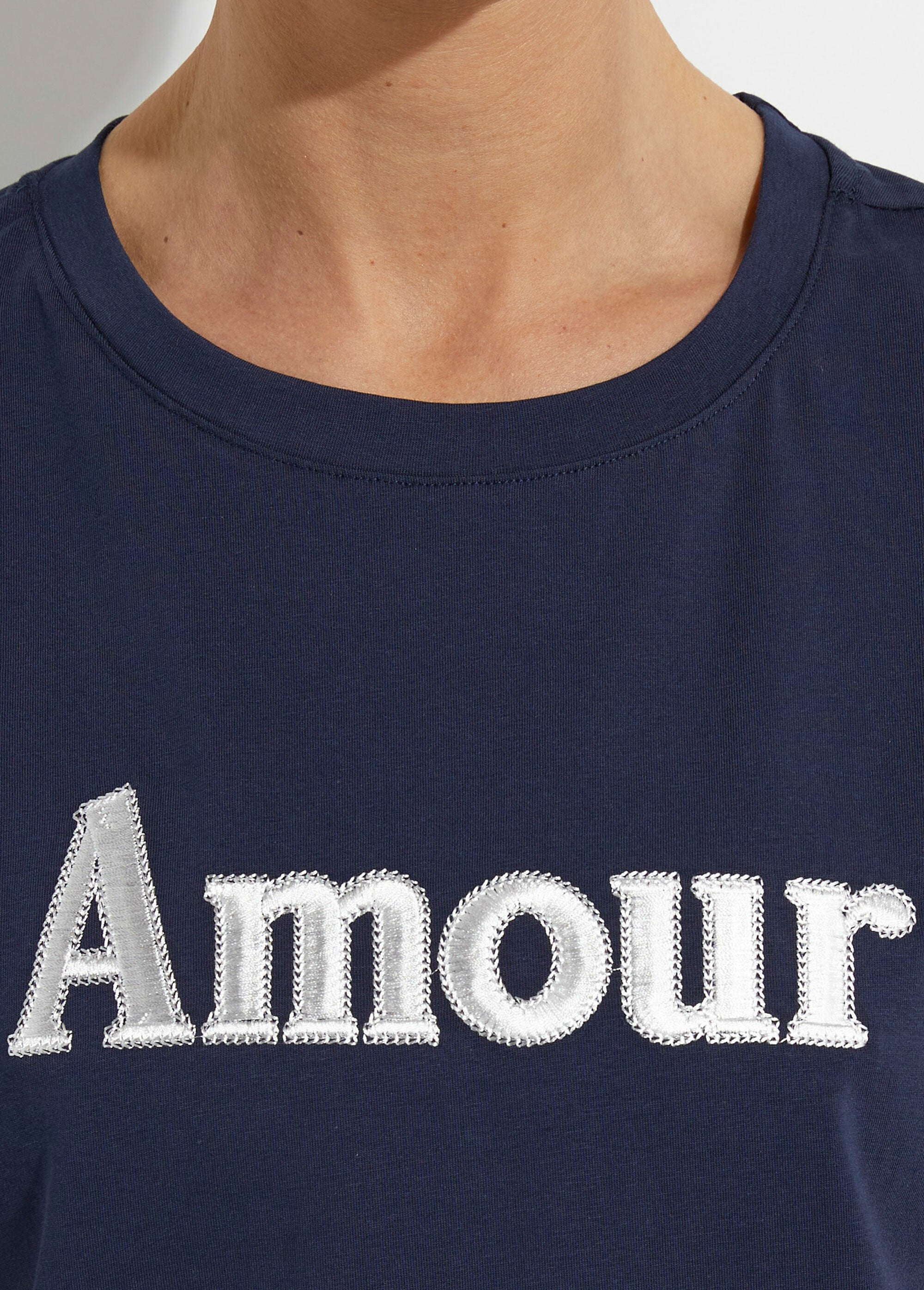 Cotton_T-shirt_with_the_word_"Love"_printed_on_it_Navy_and_white_DE2_slim