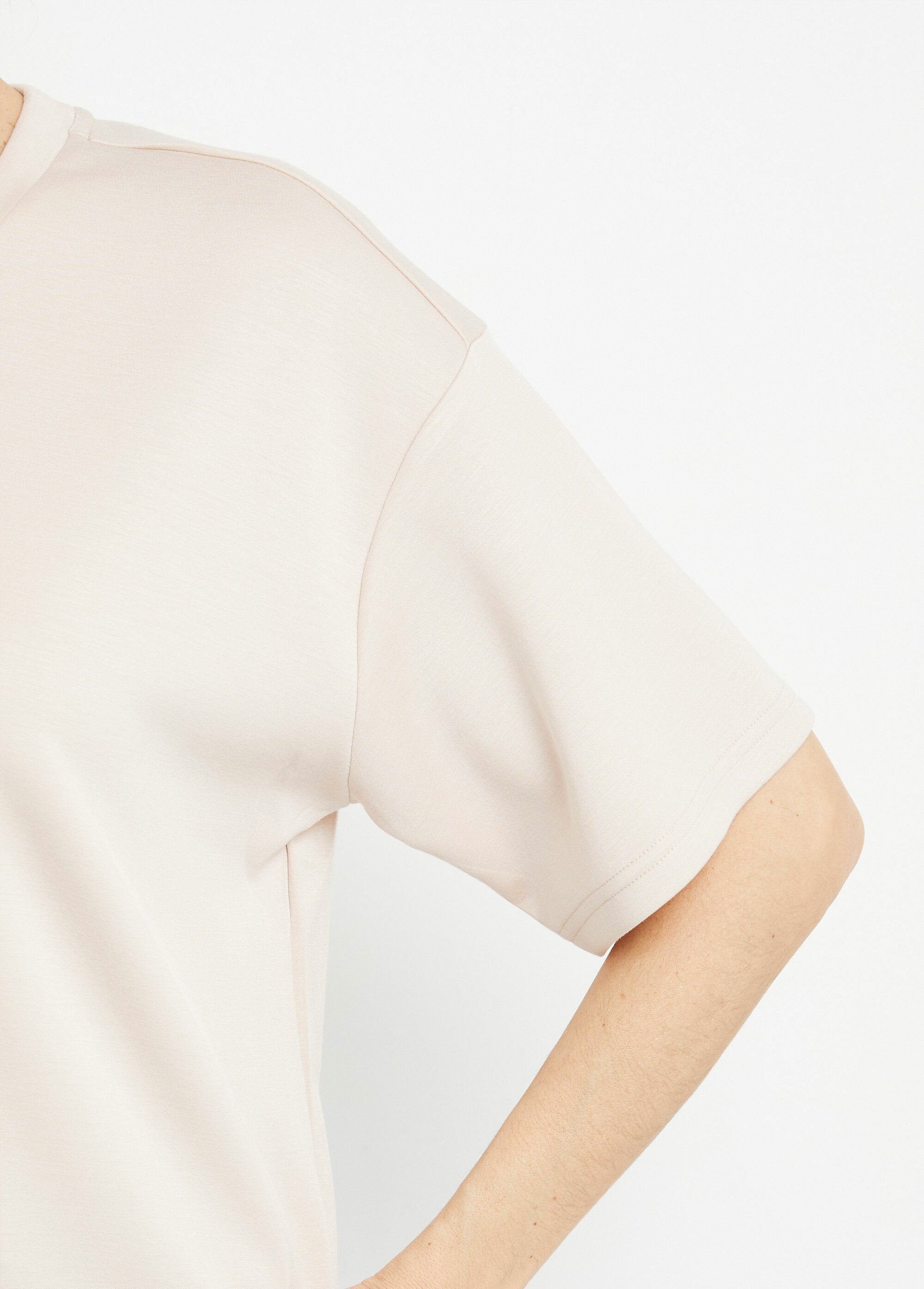 Loose_stretch_short-sleeved_T-shirt_Beige_DE2_slim