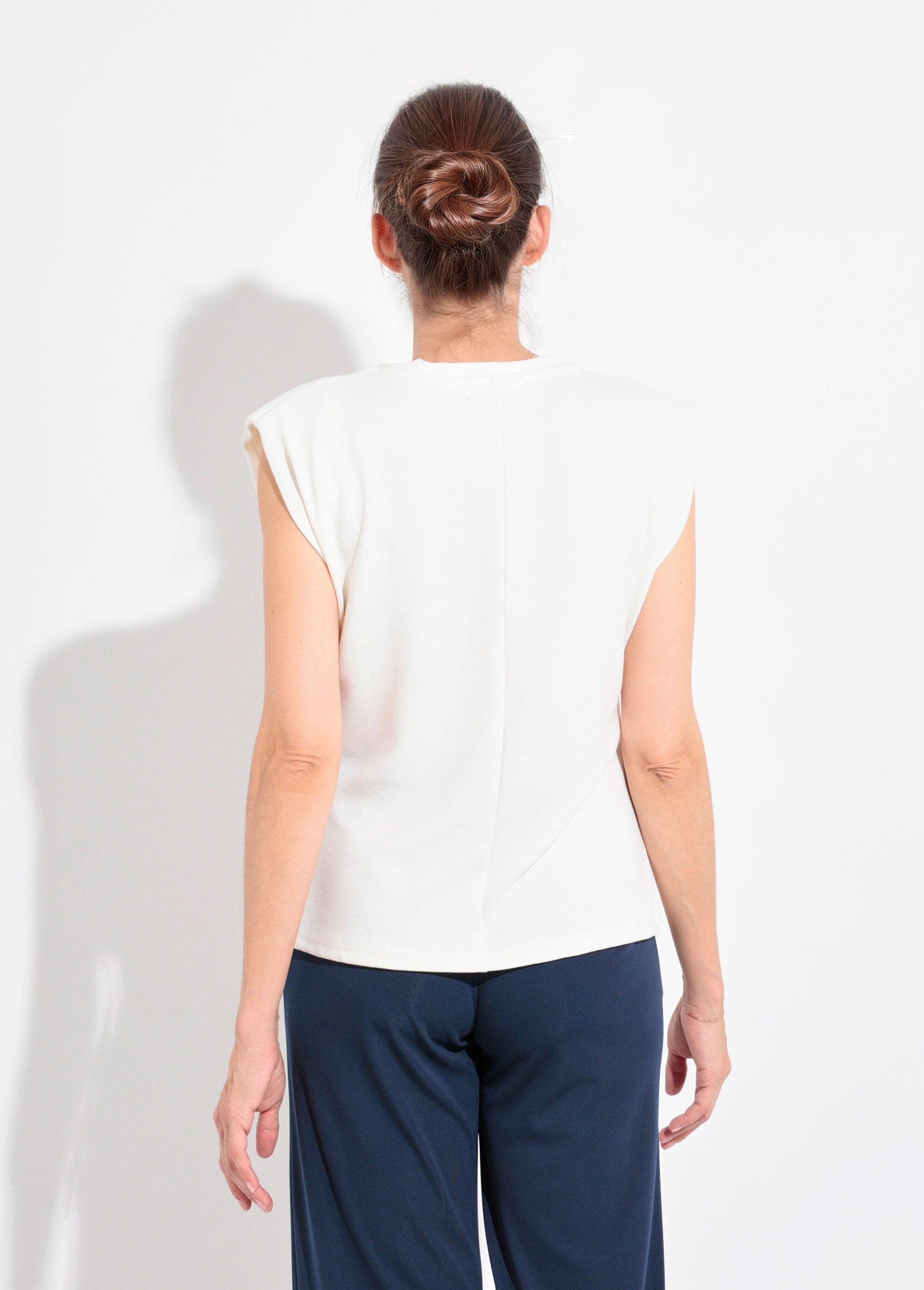 Fancy_mesh_T-shirt_with_heart_embroidery_White_DO1_slim