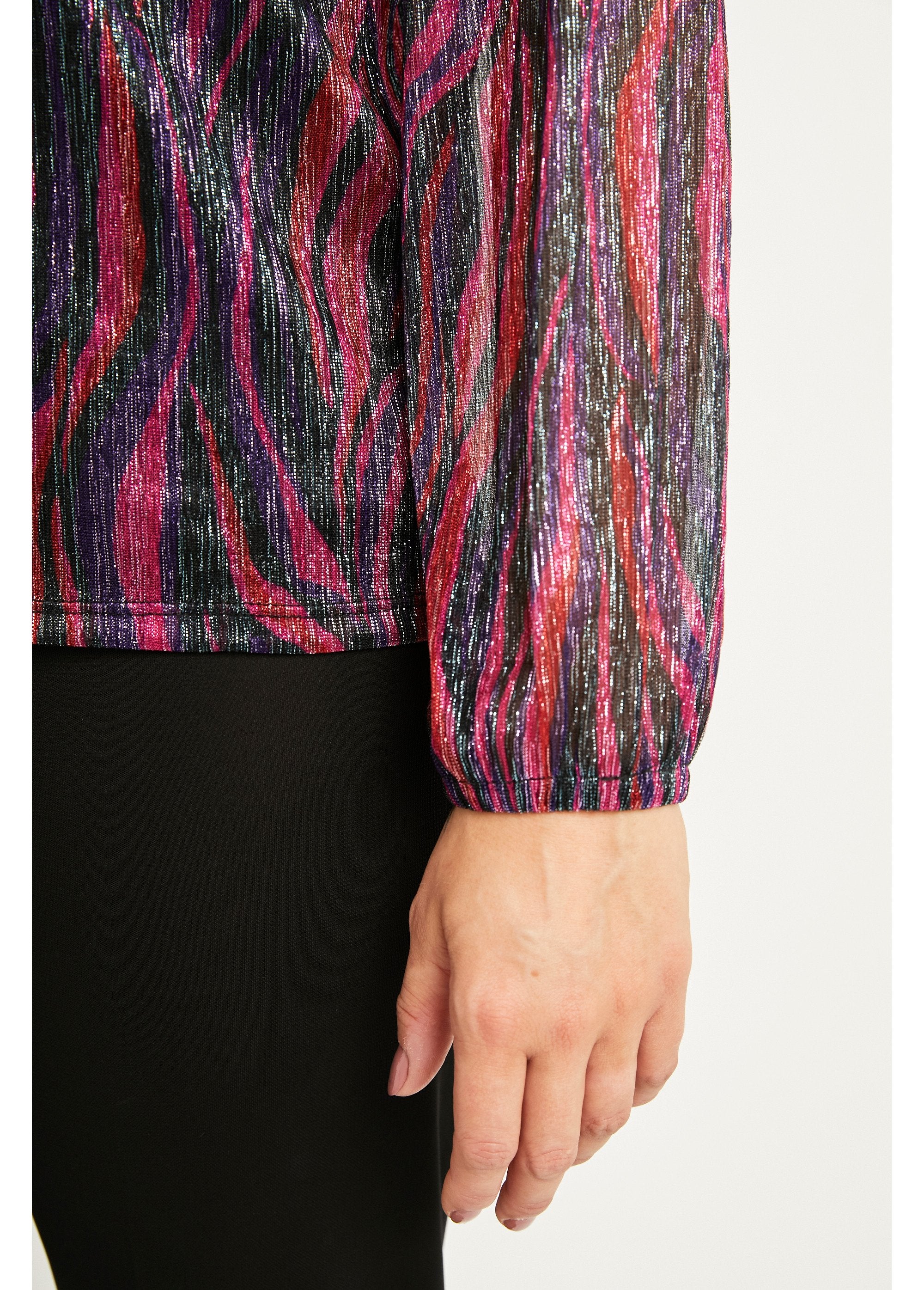 Graphic-print_pleated_mesh_T-shirt_Black_and_pink_DE3_slim