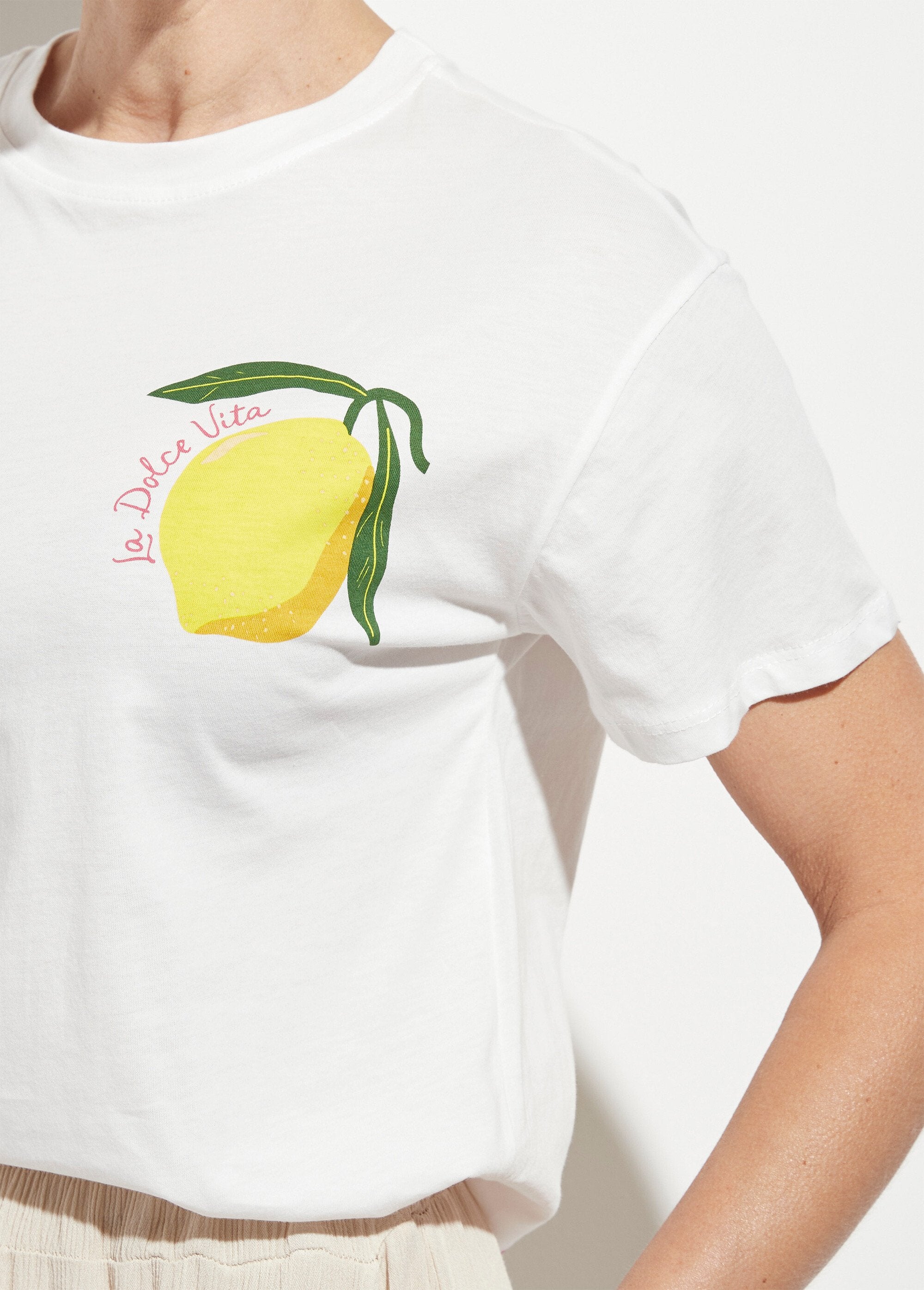 Dolce_Vita_themed_short-sleeved_T-shirt_White_DE1_slim