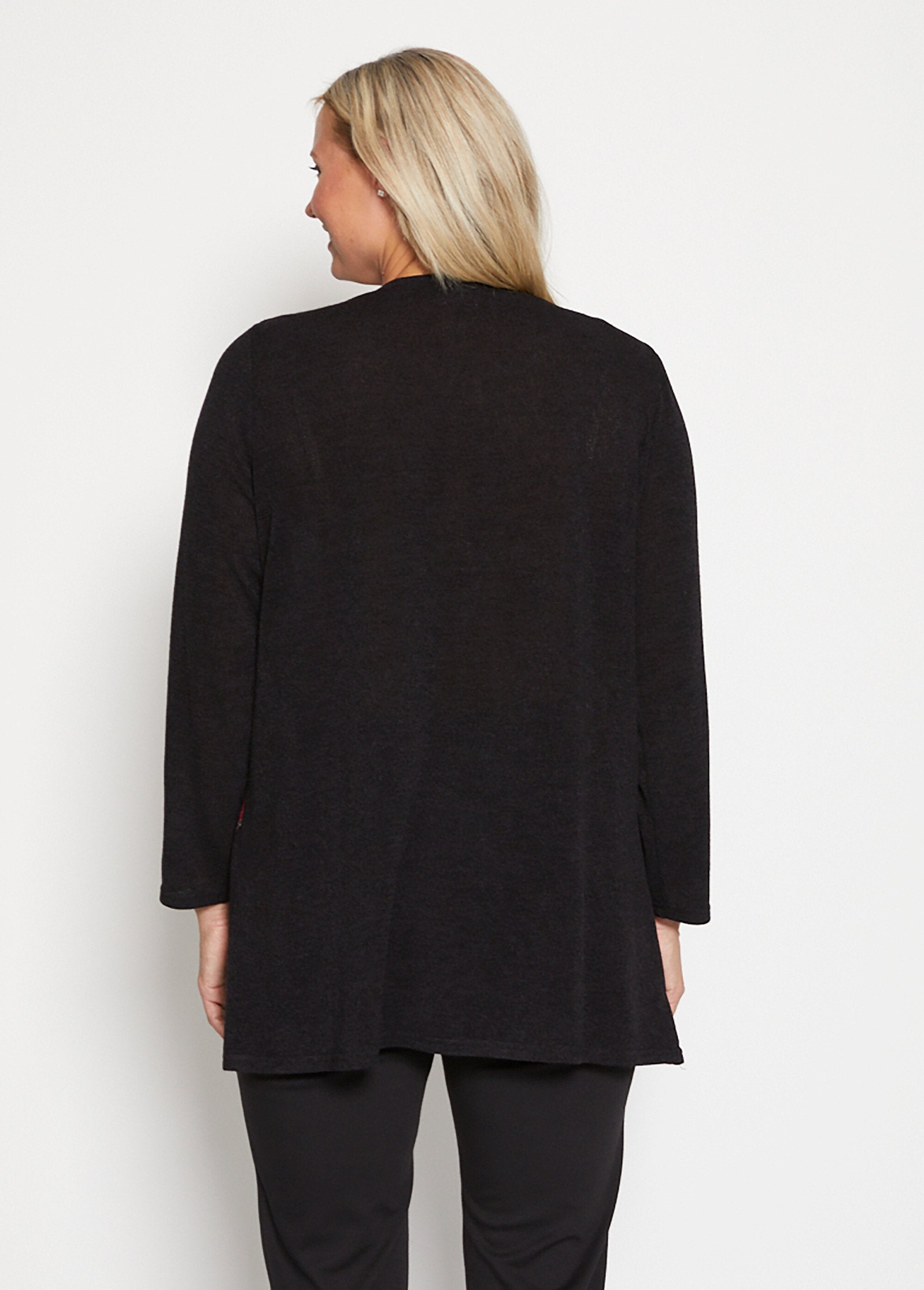 Long_stretch_floral_T-shirt_Black_and_burgundy_DO1_curvy