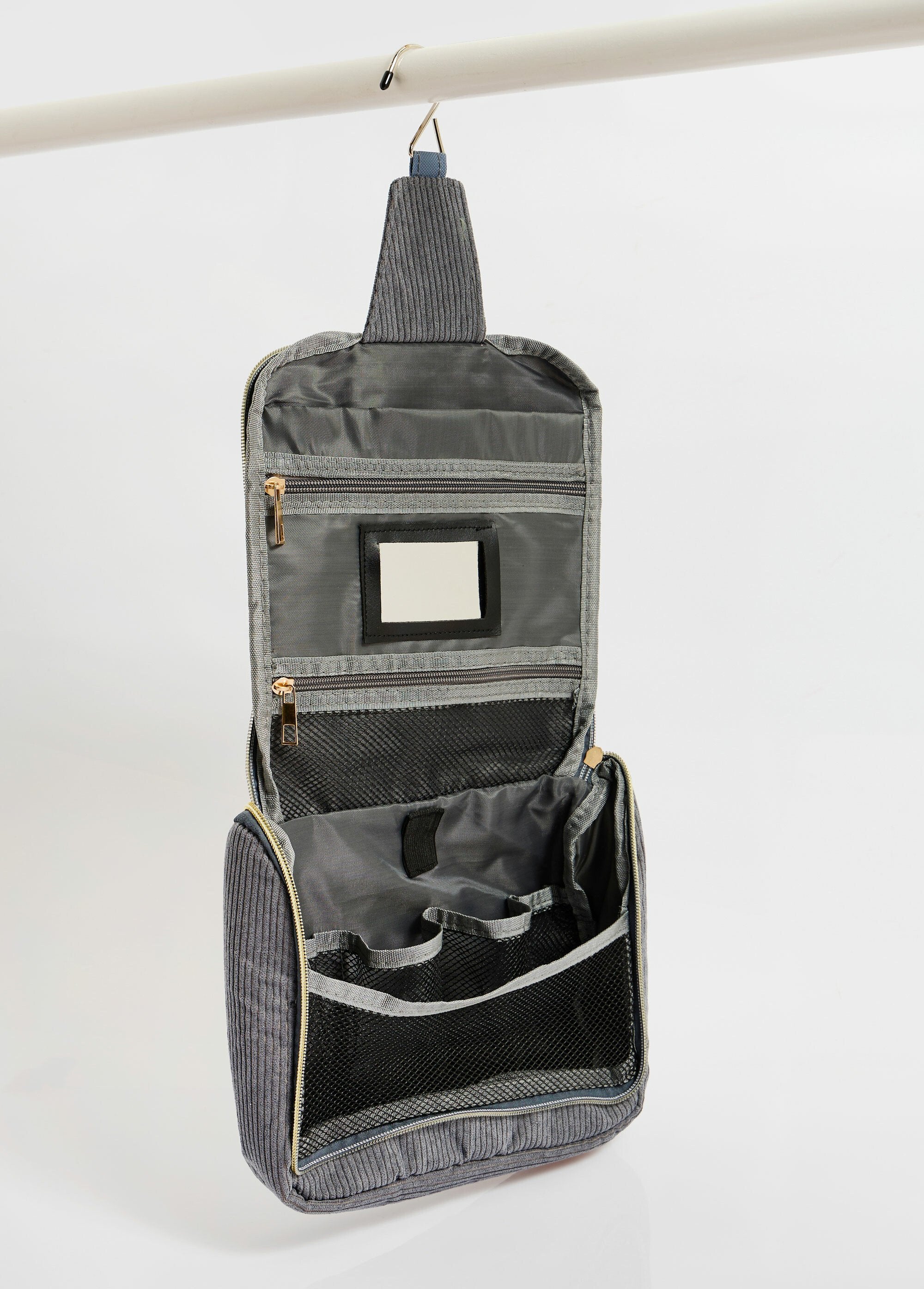 Hanging_toiletry_bag,_velvet_Gray_DE2_slim