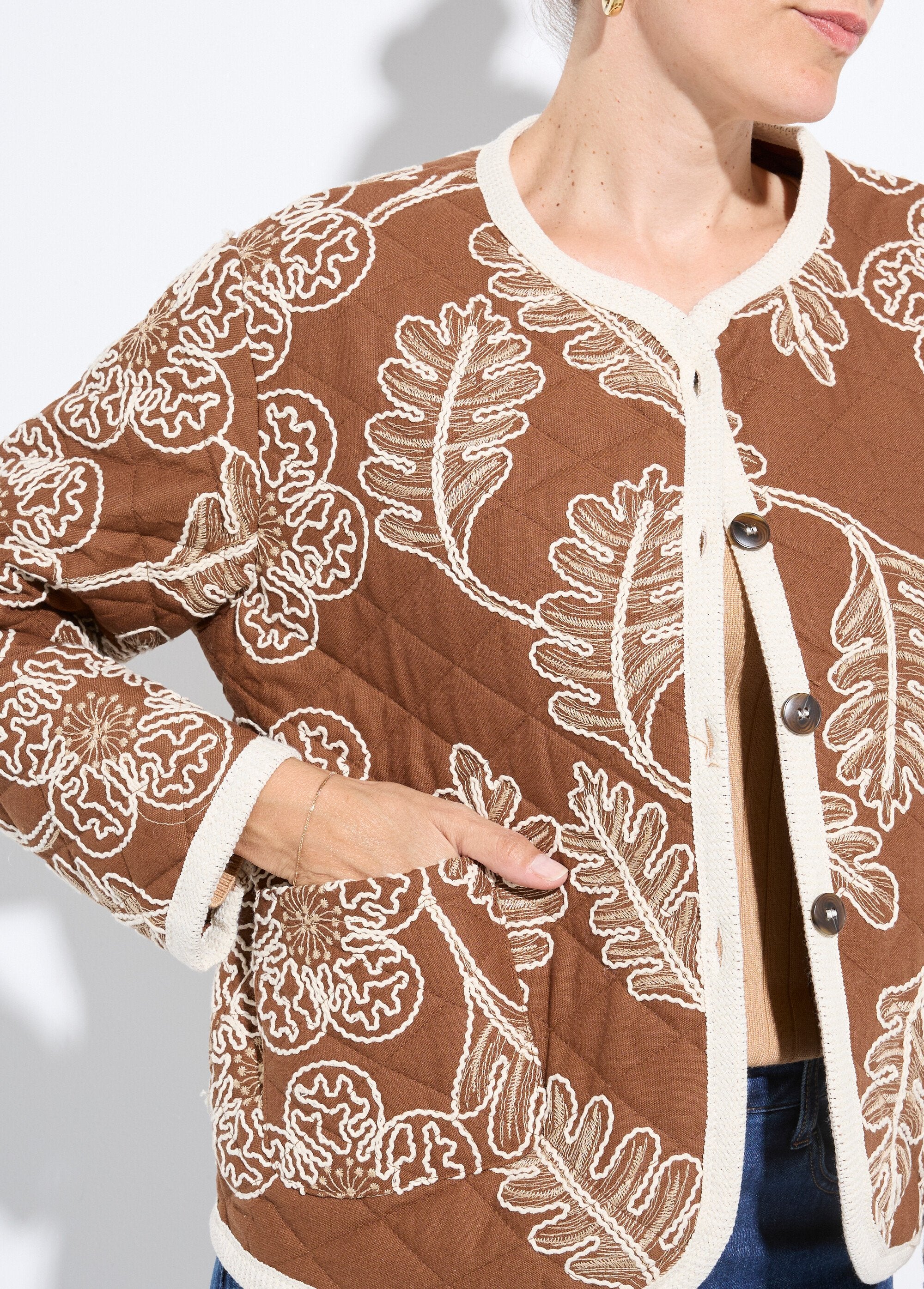 Embroidered_quilted_twill_jacket_camel_DE1_slim