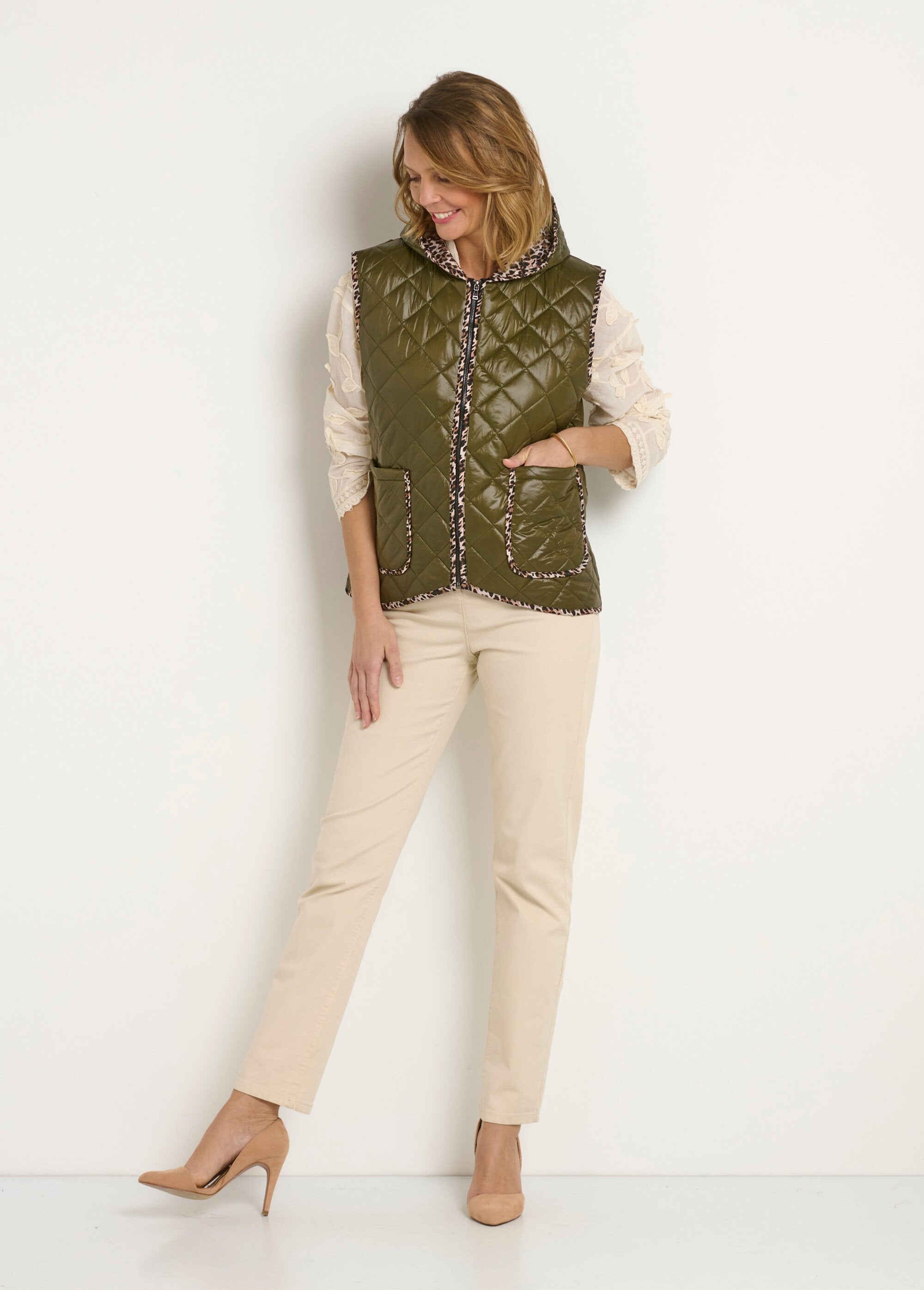 Sleeveless_quilted_jacket_with_hood_Khaki_SF1_slim