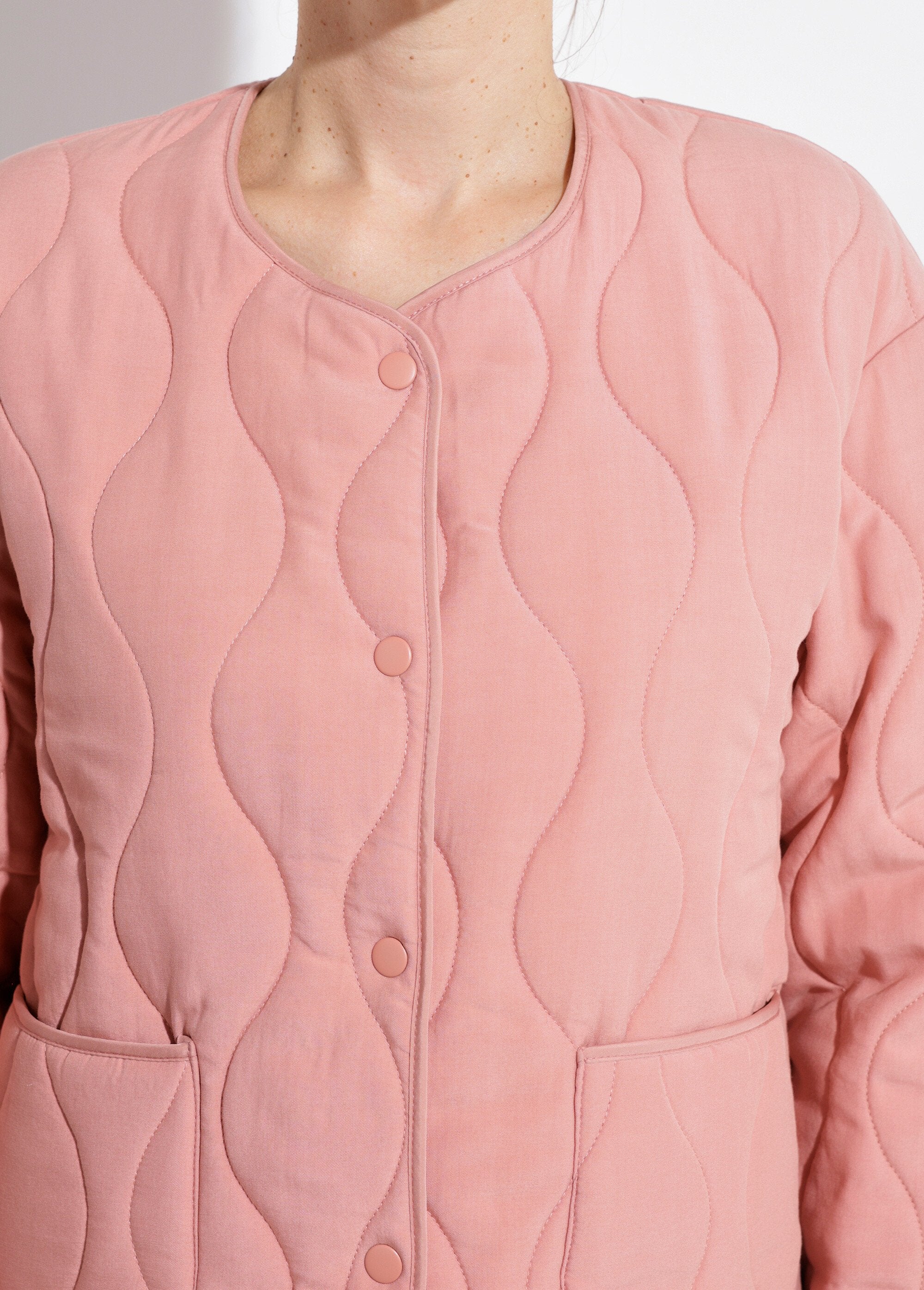 Collarless_zip-up_quilted_jacket_Terracotta_DE1_slim