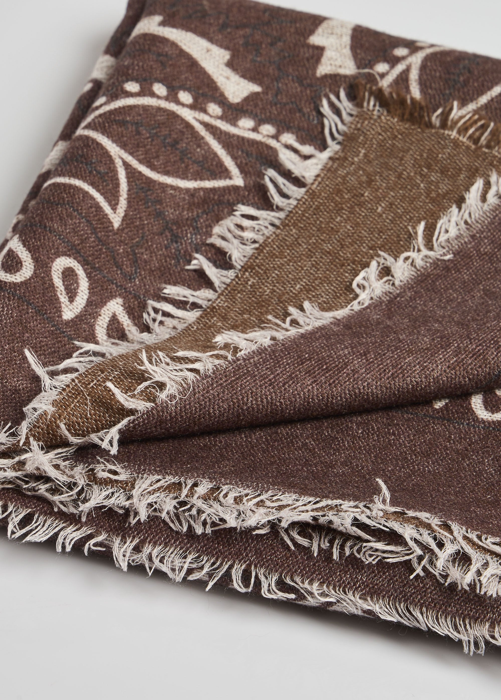 Square_bandana-patterned_scarf_with_wool_Brown_DE1_slim