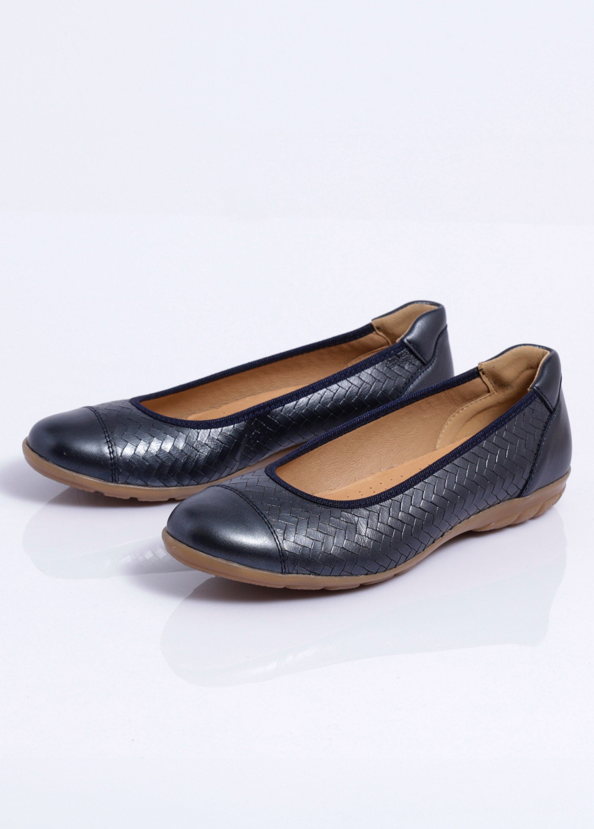 Comfortable_ballet_flats,_braided-effect_leather_Navy_irises_DE1_slim