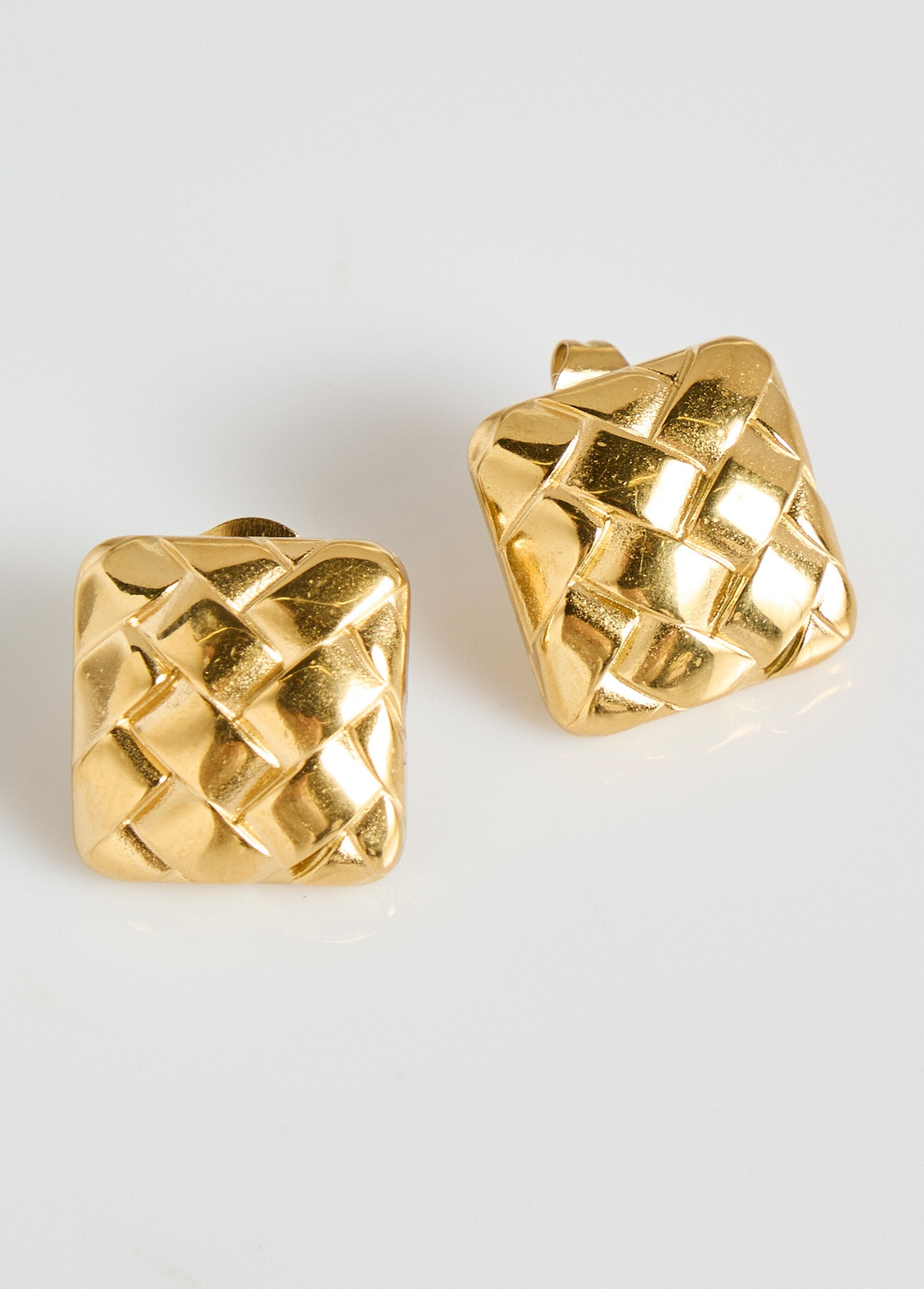 Stainless_steel_earrings,_braided_square_Golden_FA1_slim