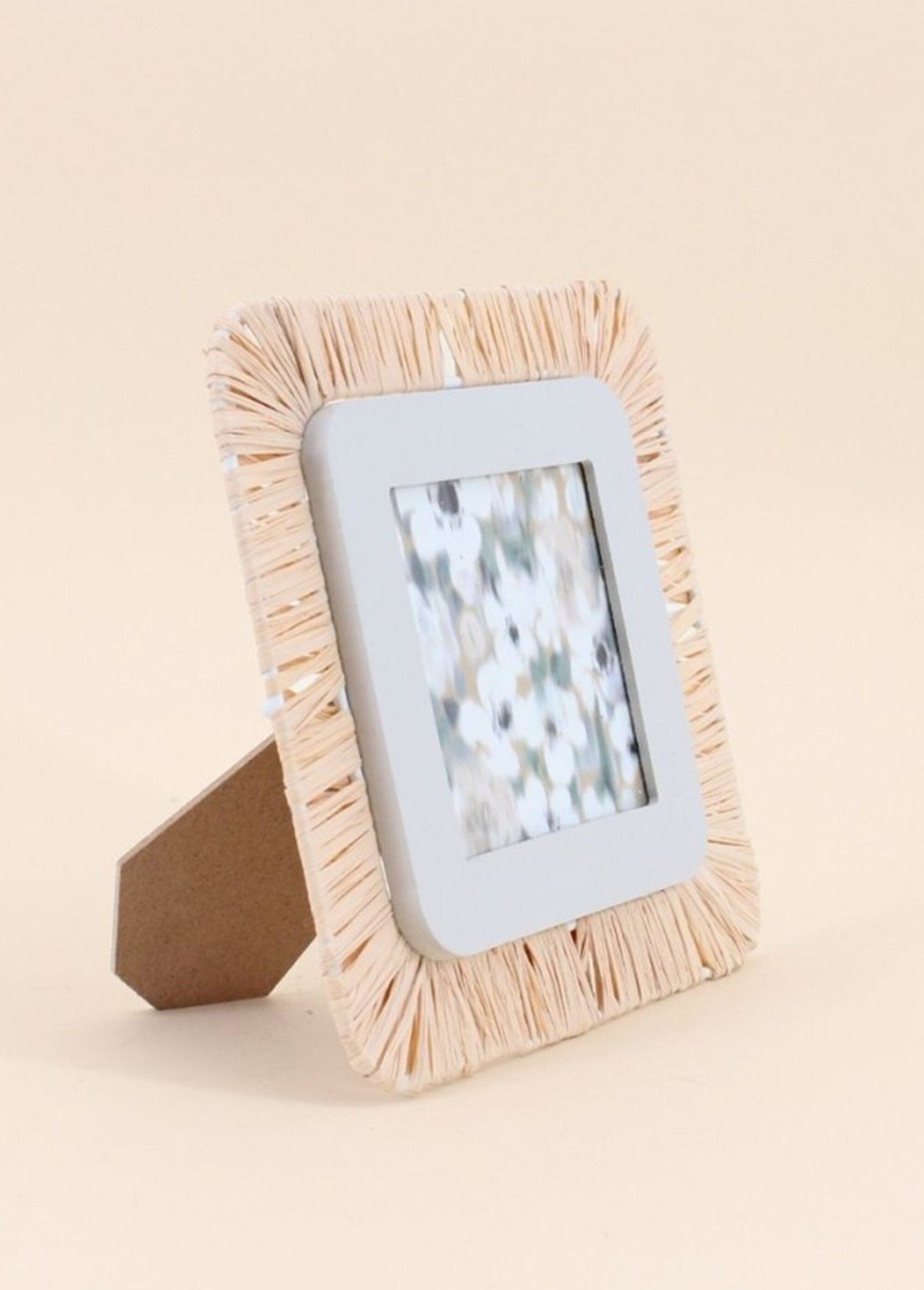 Square_photo_frame_with_raffia_decoration_Natural_DE1_slim