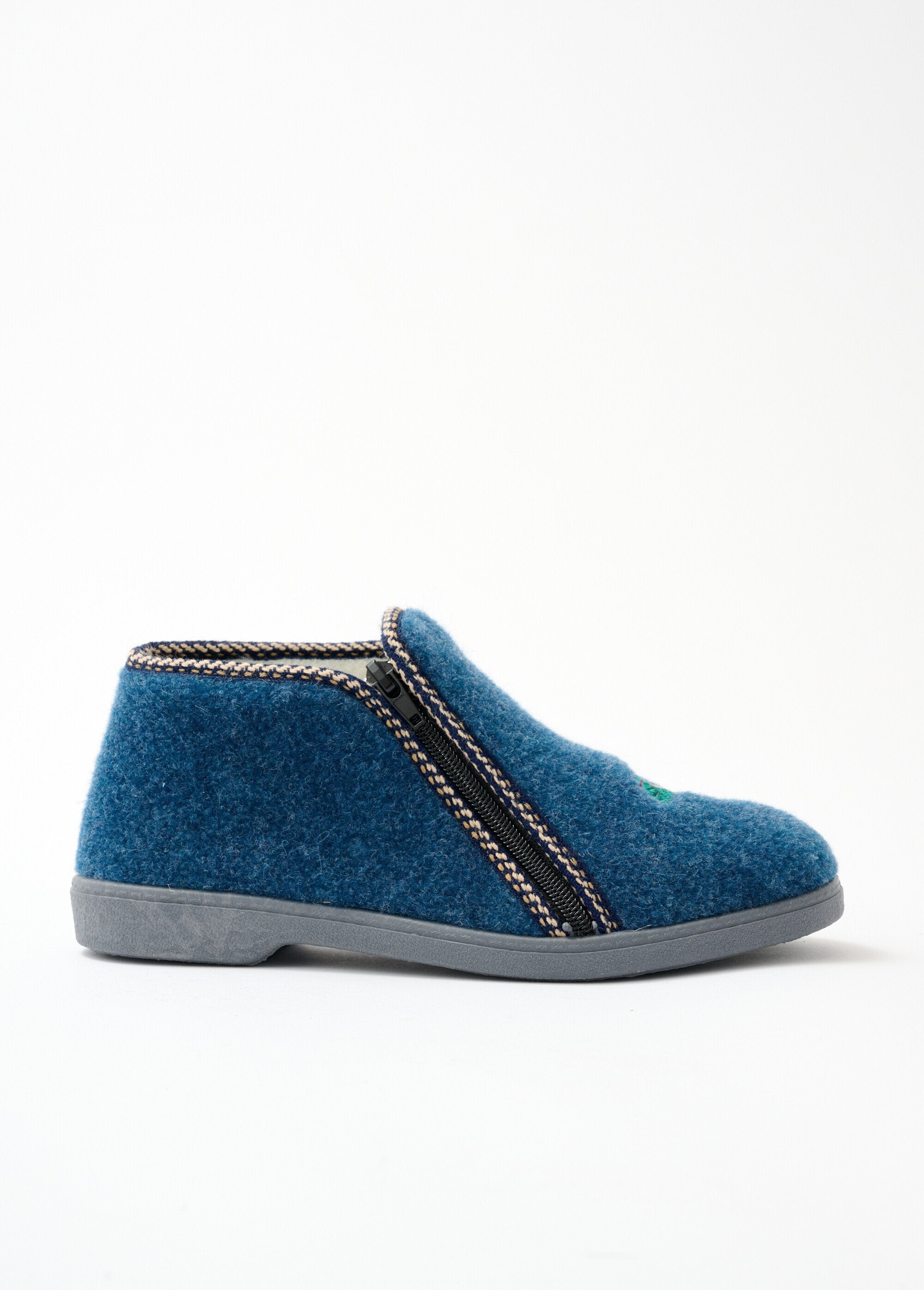 Wide_embroidered_high_slippers_Blue_jeans_DR1_slim