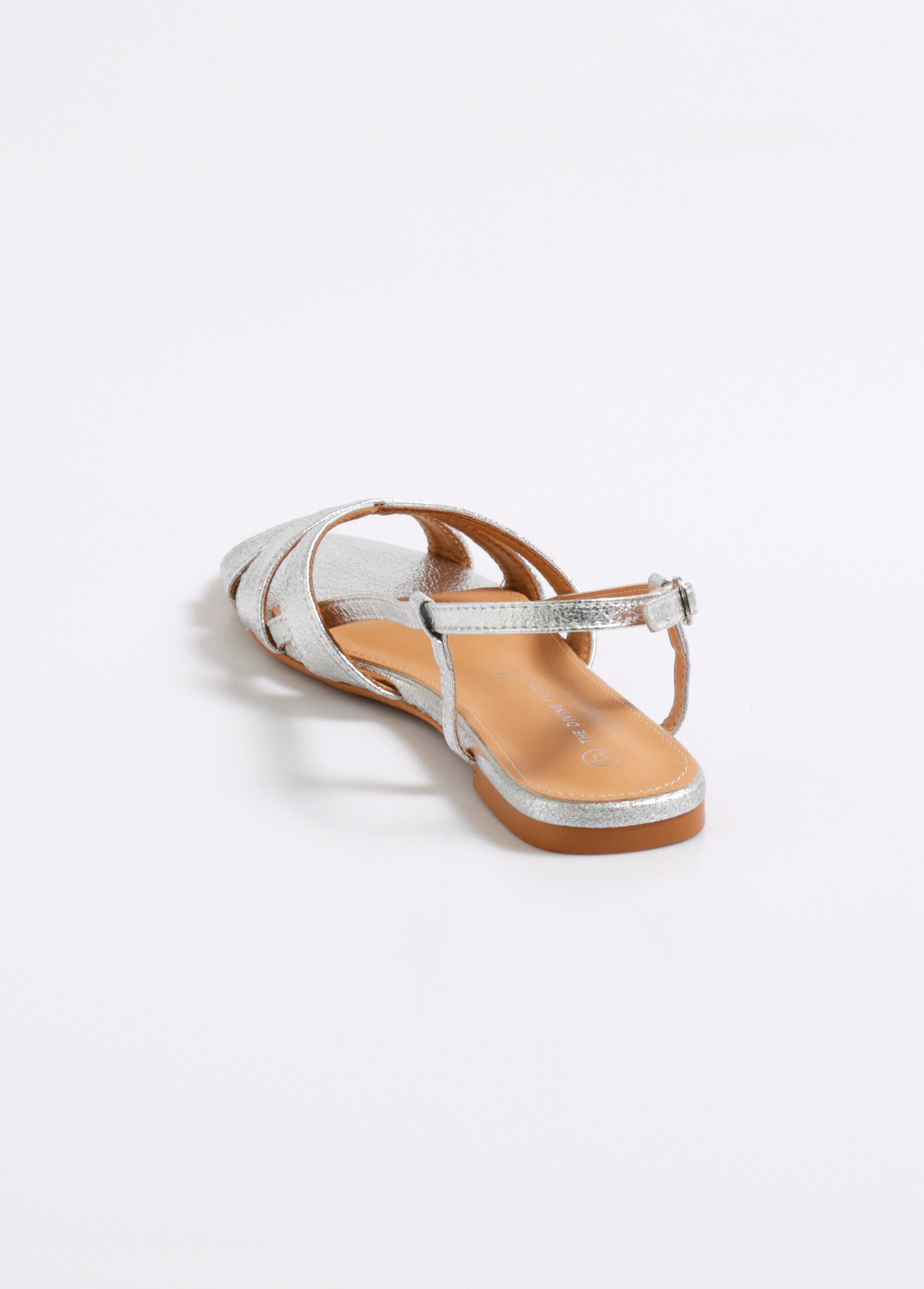 Chic_flat_sandals_with_straps_Silver_DO1_slim