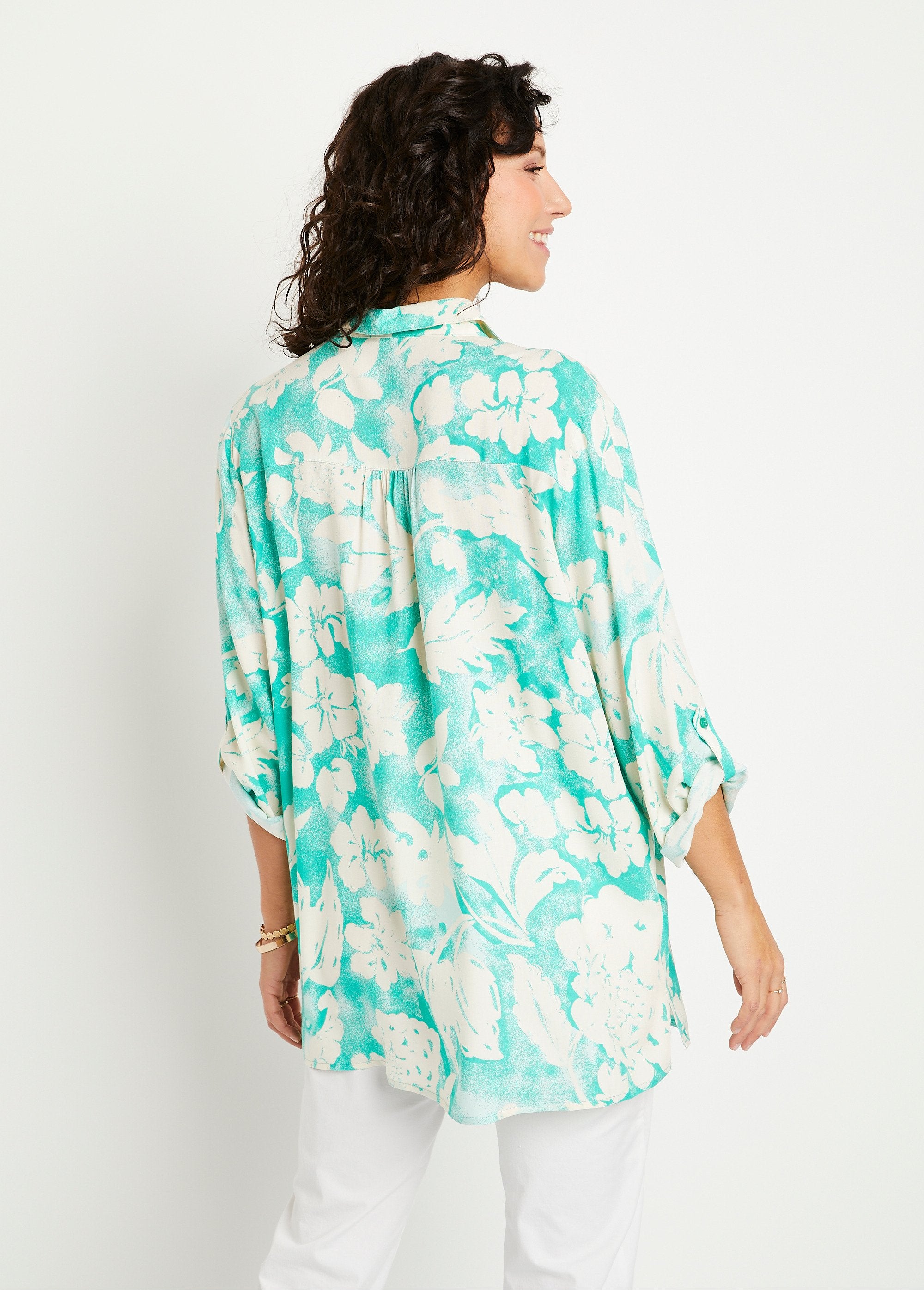 Loose_long_floral_blouse_Green_and_white_DO1_slim