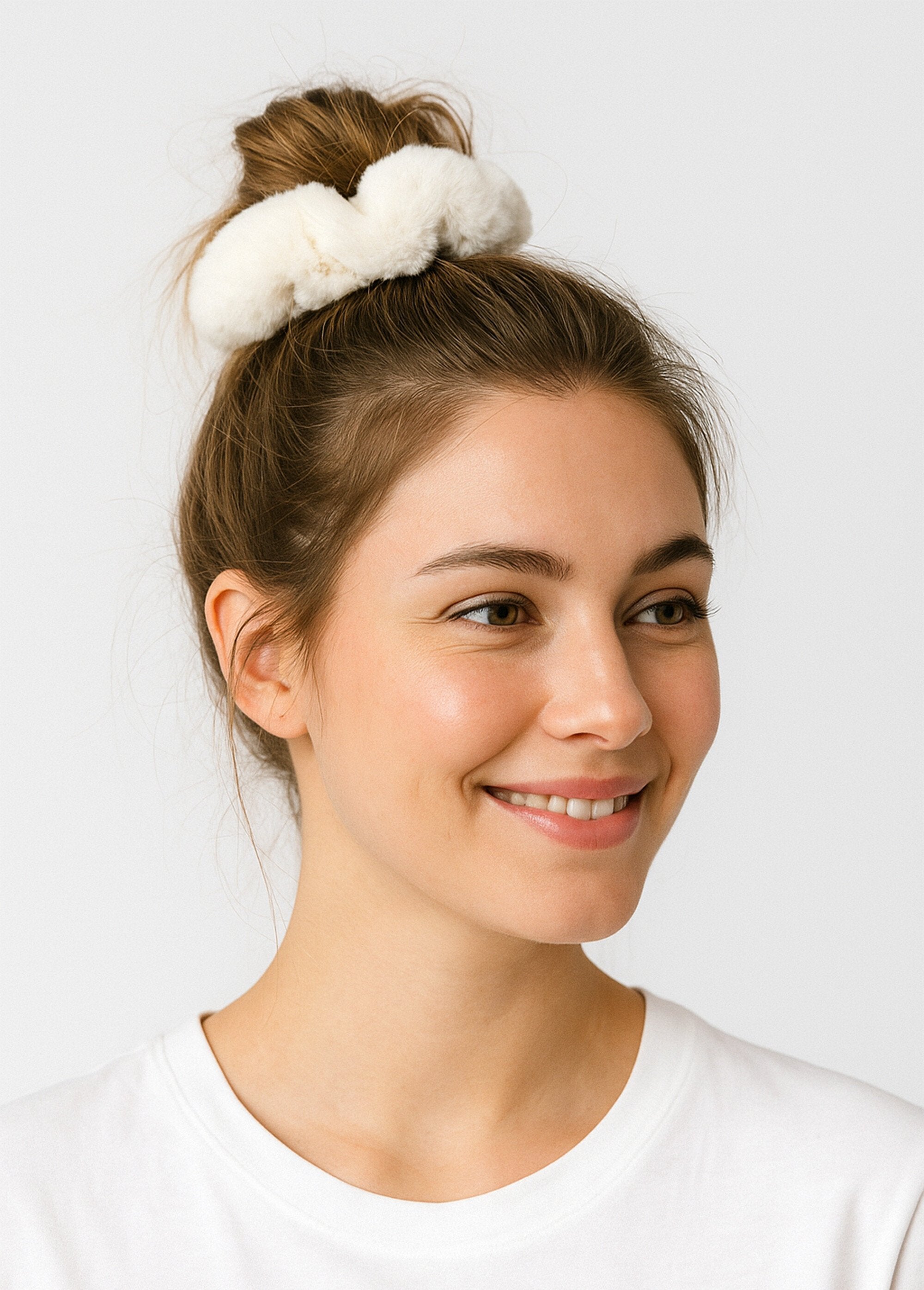 Velvet_hair_scrunchie_White_SF1_slim