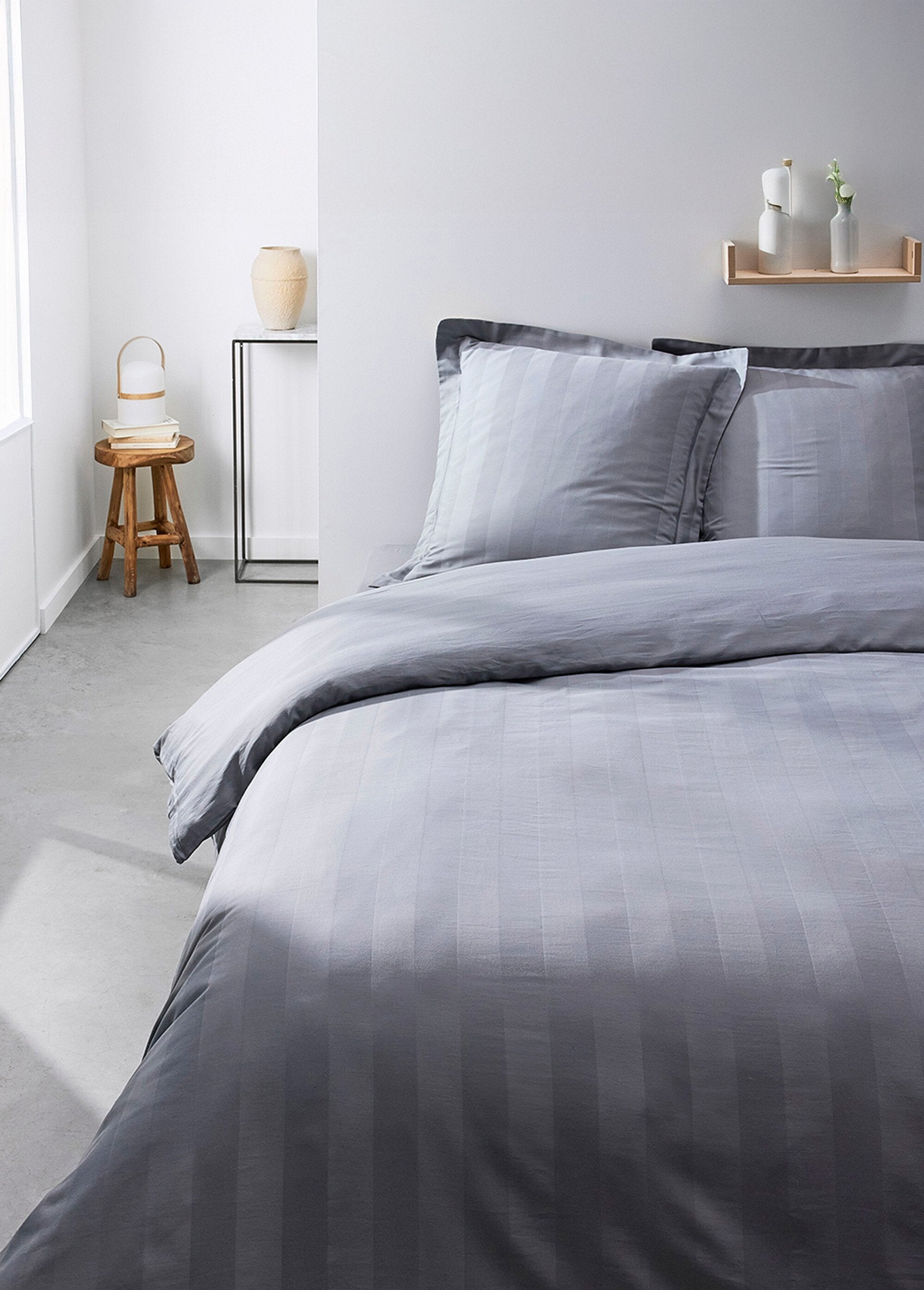 Cotton_satin_fitted_sheet_with_stripes_Gray_SF1_slim