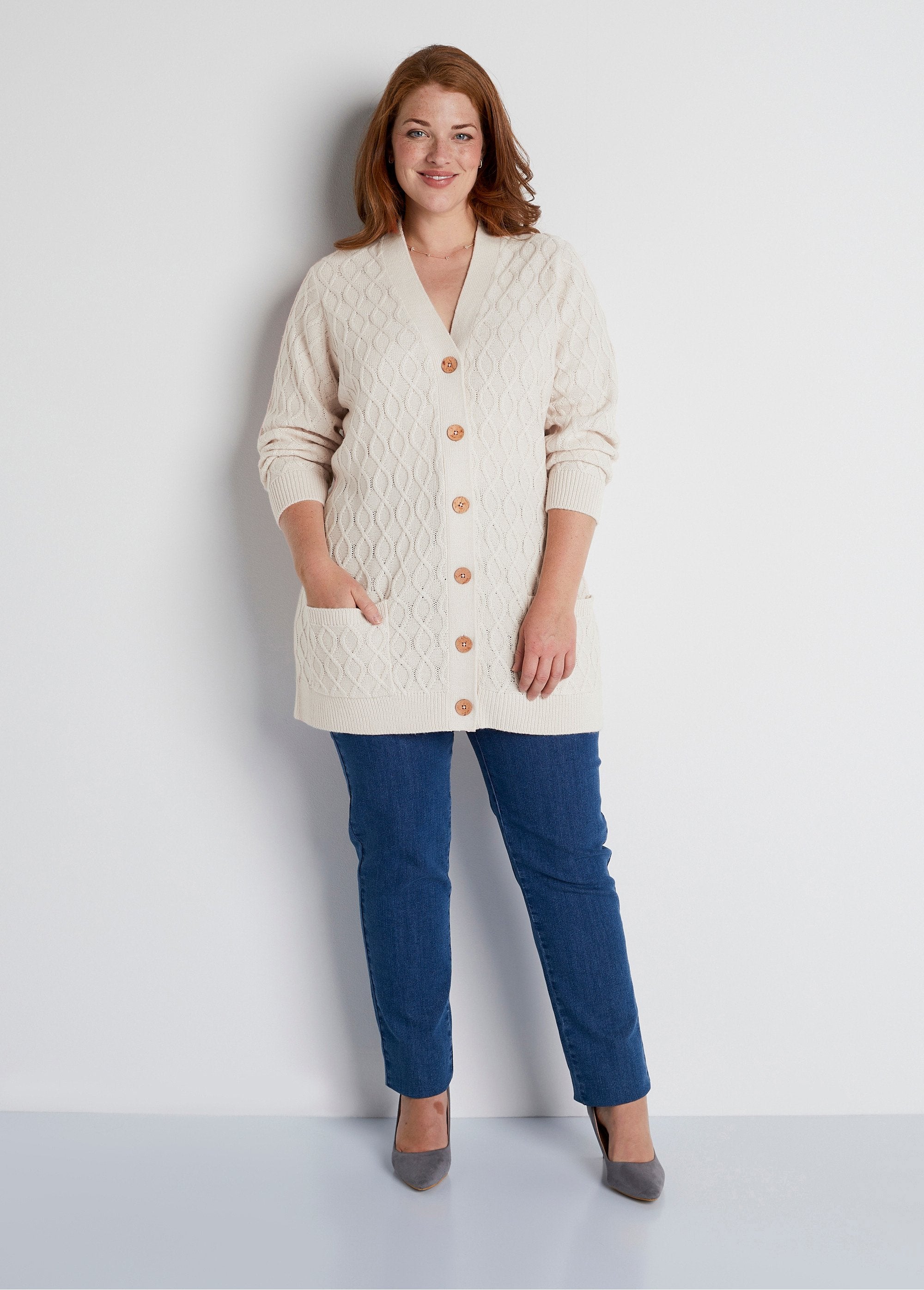 Long_buttoned_cable-knit_V-neck_cardigan_Ecru_SF1_curvy