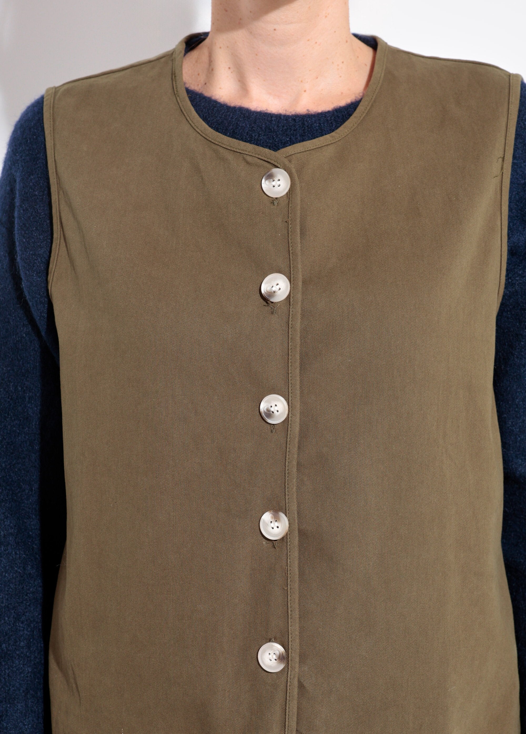 Gilet_sans_manches_col_rond_en_twill_Kaki_DE1_slim