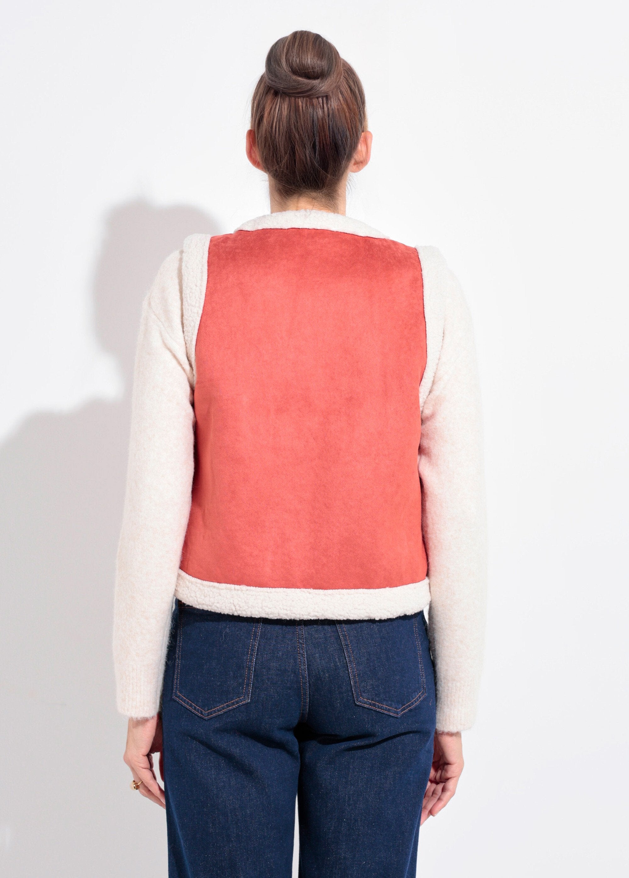 Gilet_sans_manches_style_mouton_retourné_Brique_DO1_slim