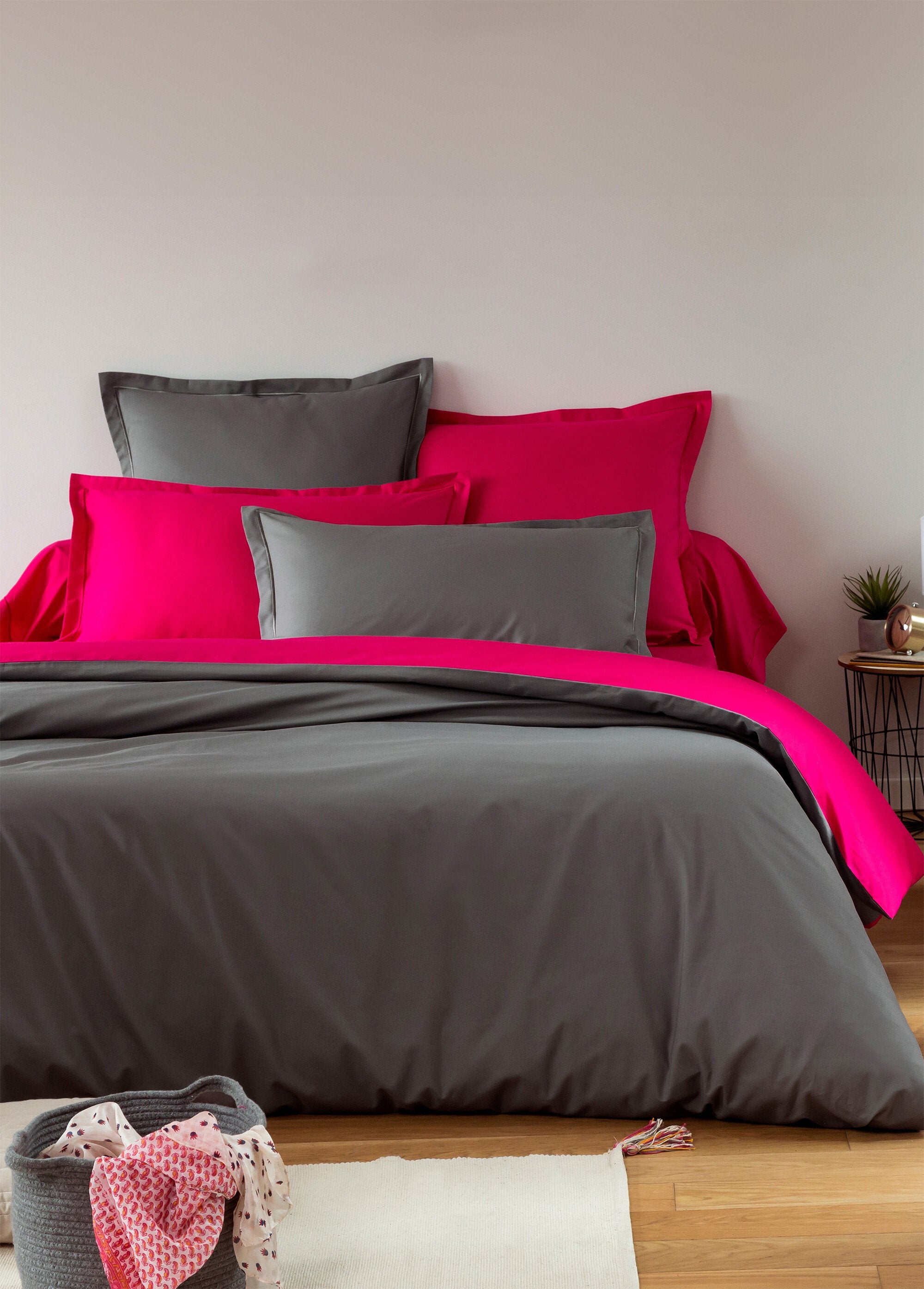 Pure_cotton_plain_duvet_cover_RELAX_Anthracite_and_fuchsia_FA1_slim