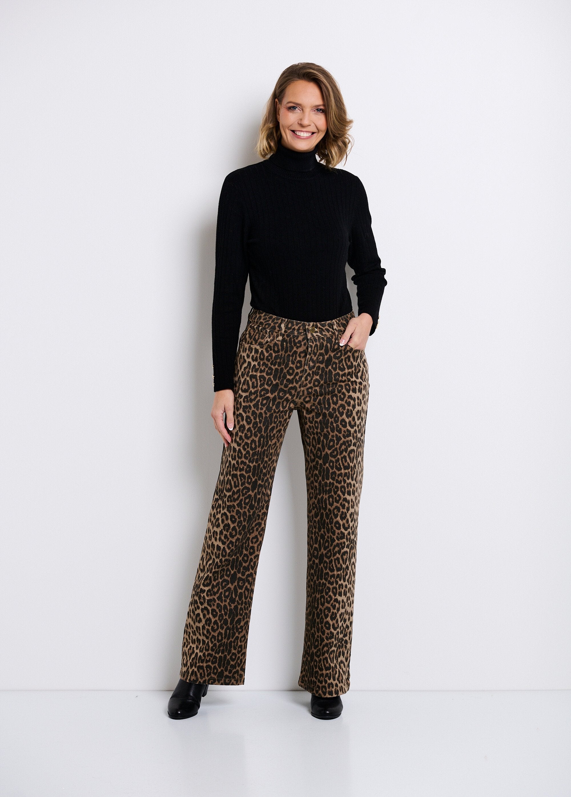 5-pocket_straight_leopard_print_jeans_Leopard_SF1_slim