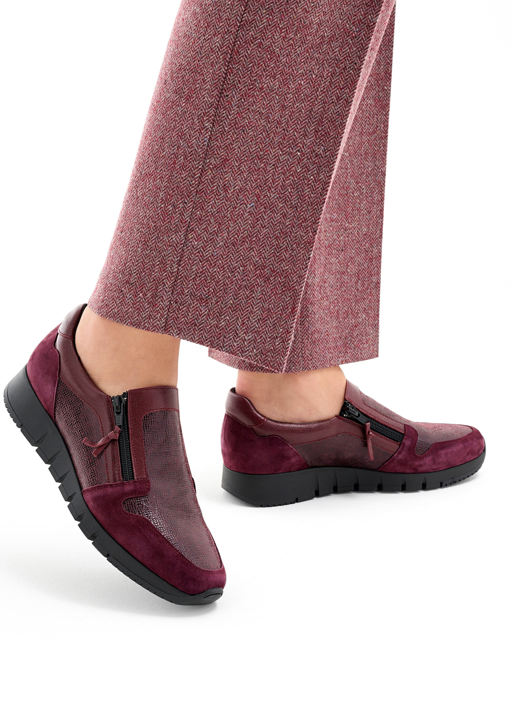 Comfortable_width_zipped_fancy_leather_moccasin_Bordeaux_SF1_slim