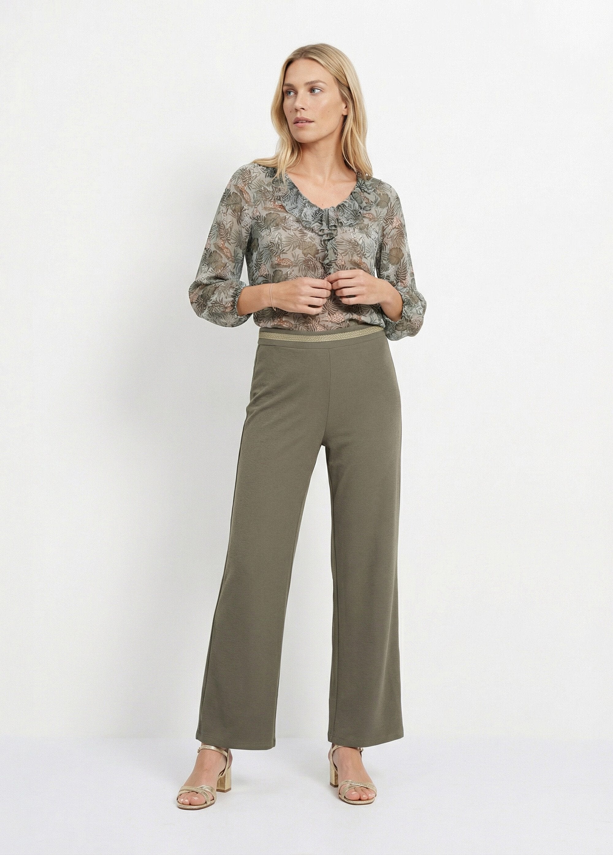 Knit_trousers_with_a_trim_at_the_waist_Khaki_SF1_slim