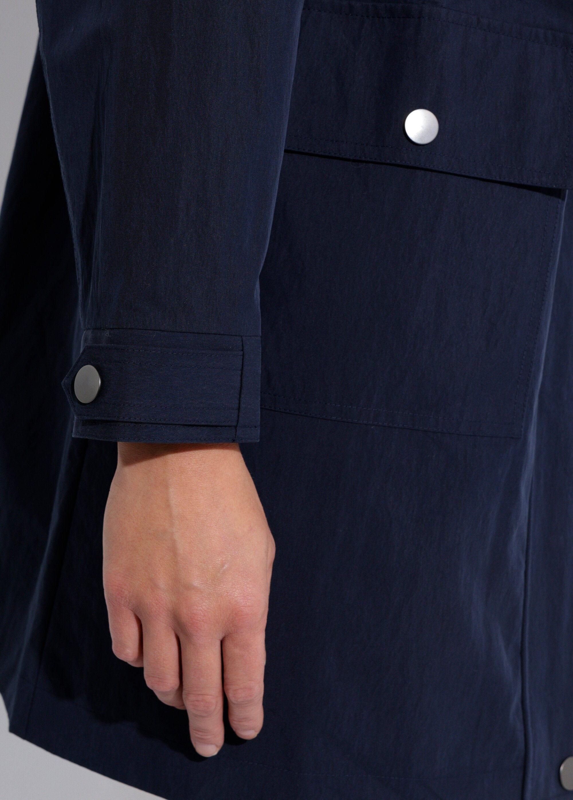 Water-repellent_hooded_zip-up_snap_parka_Marine_DE1_slim