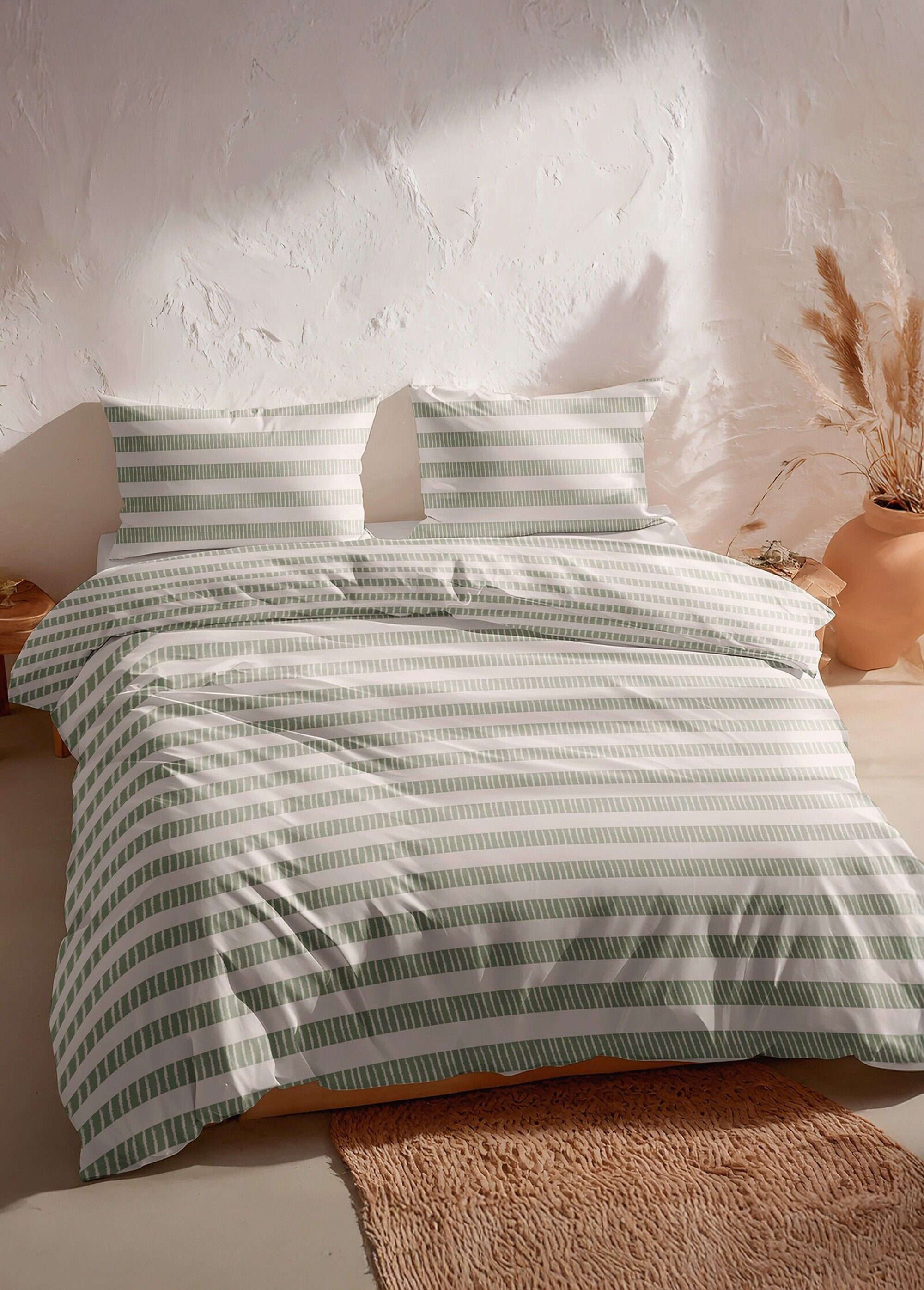 Cotton_bed_linen,_stylized_stripes_White_and_green_FA1_slim